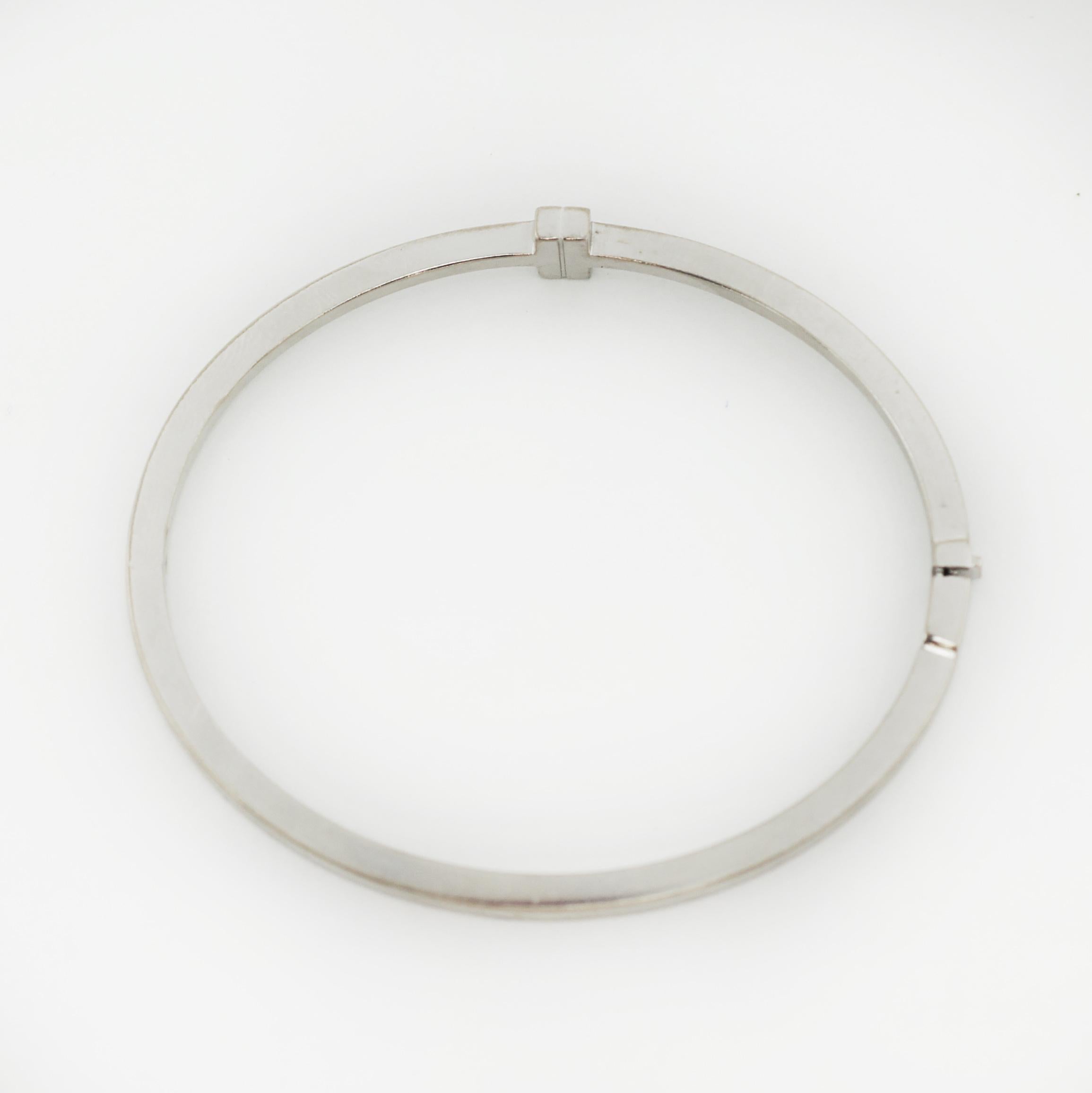 Tiffany & Co. 18K Tiffany T Diamant-Armreif mit Scharnier aus Draht mit Scharnier im Zustand „Gut“ im Angebot in San Fernando, CA