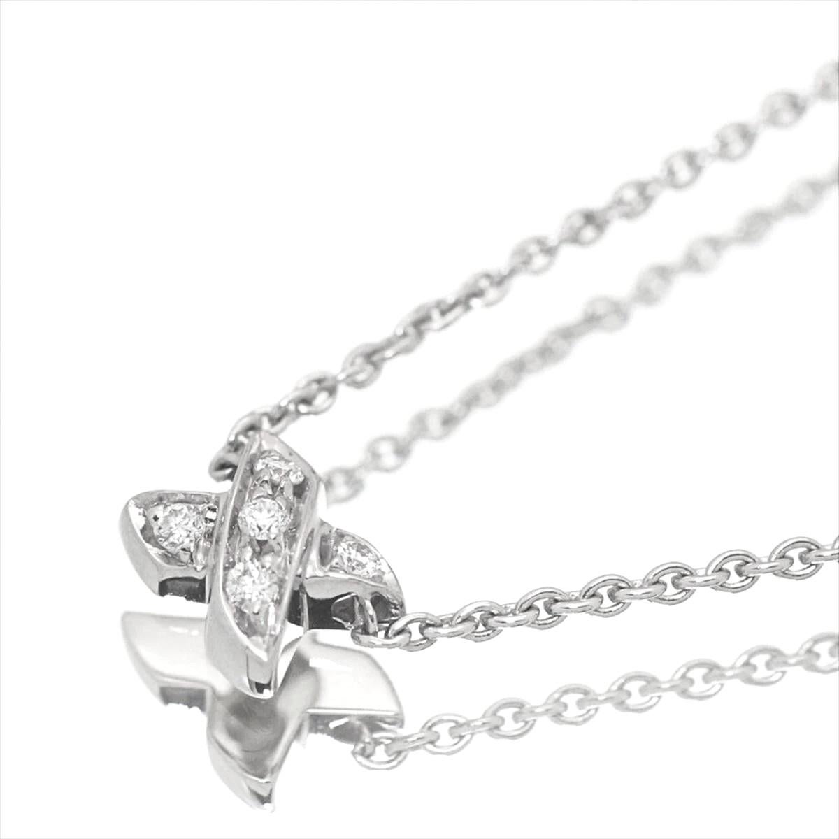 Taille ronde Golding Co. Collier Stitch by Stitch en or blanc 18 carats avec diamant de 0,05 carats en vente