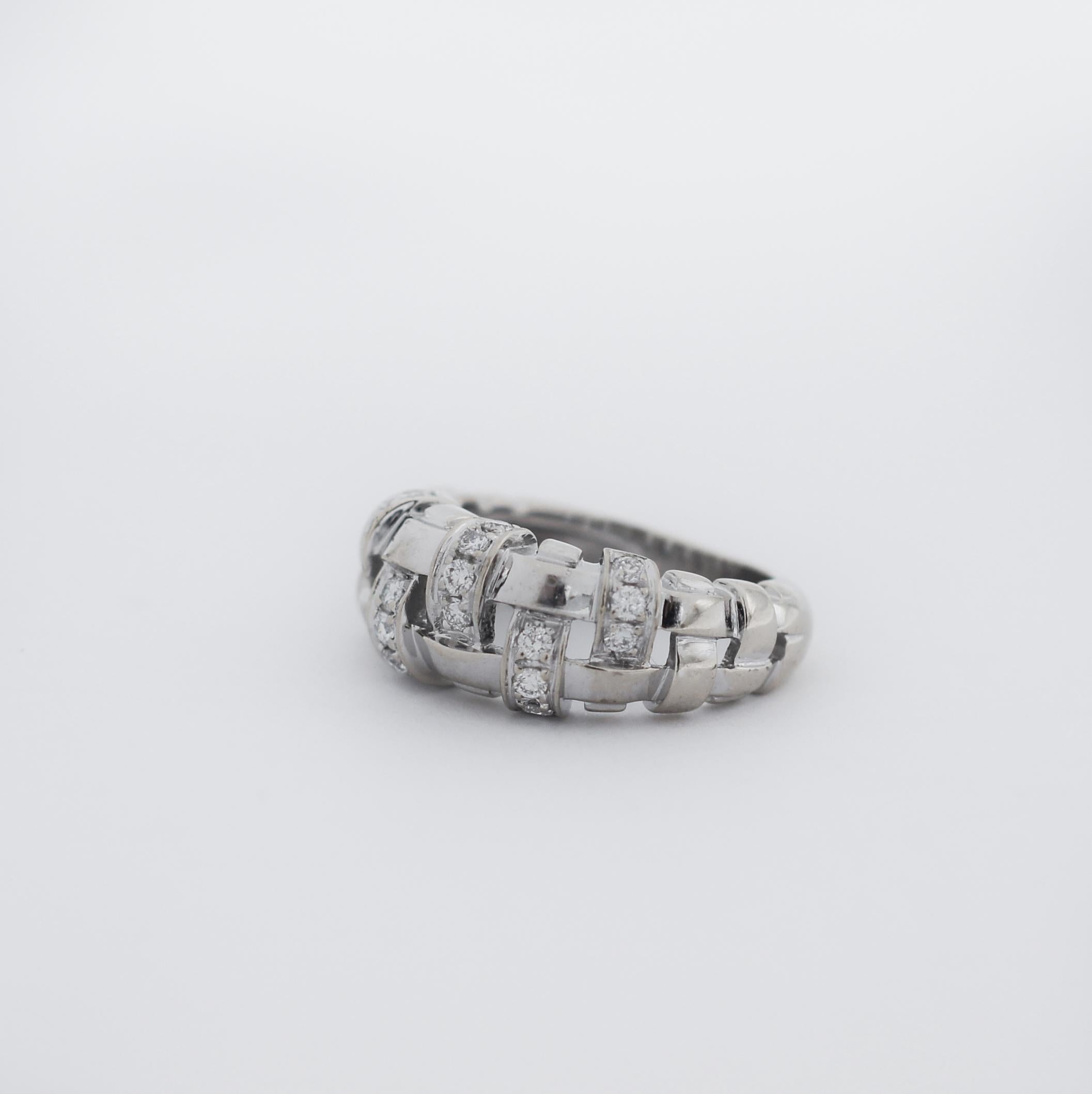Tiffany & Co 18k White Gold 2002 Vannerie Diamond Wave Ring In Good Condition In San Fernando, CA