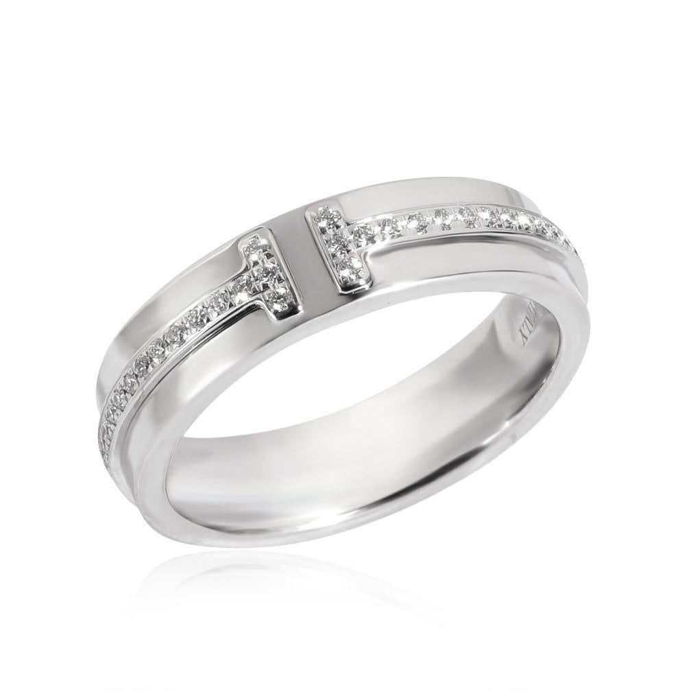 TIFFANY & Co. Bague T en or blanc 18 carats avec diamant de 4,5 mm de large 5

 Métal : Or blanc 18K
 Taille : 5
 Largeur de la bande : 4,5 mm
 Poids : 5,80 grammes
 Diamant : diamants ronds de taille brillant, poids total en carats de 13. 
 Poinçon