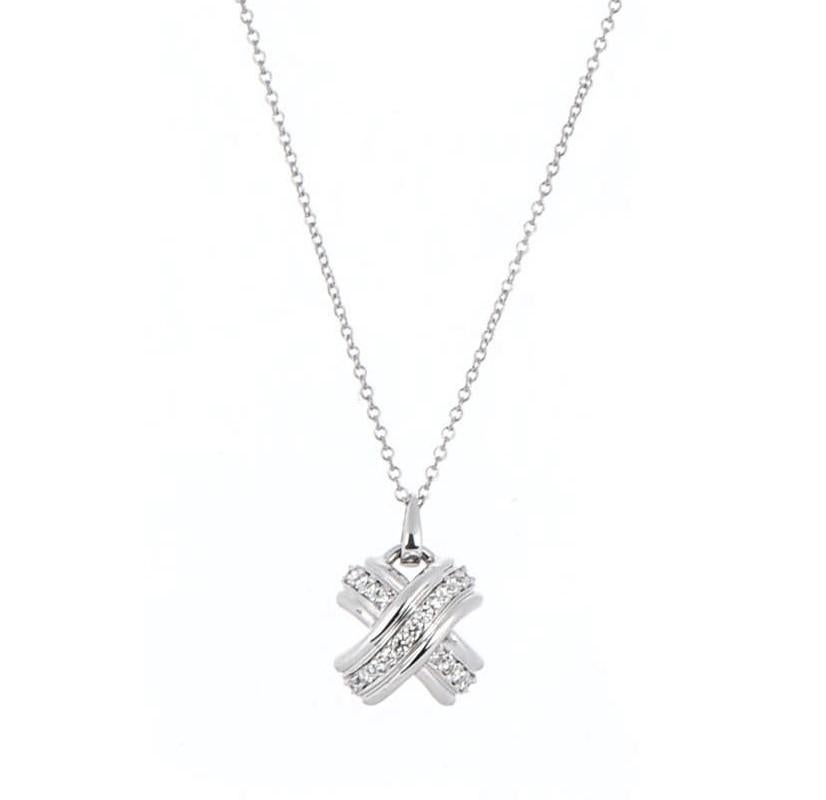 TIFFANY & Co. 18 Karat Weißgold Diamant-Halskette mit X-Anhänger, 12 mm Signatur X (Rundschliff)