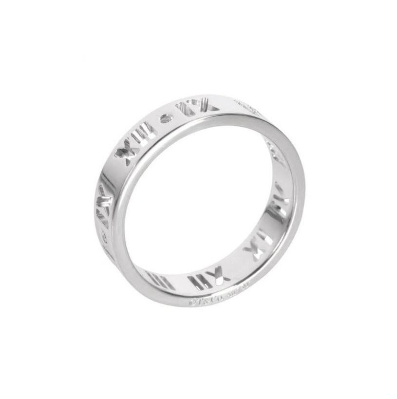TIFFANY & Co. 18K White Gold Diamond 5mm Atlas Pierced Ring 10

Metal: 18K White Gold 
Size: 10 
Band Width: 5mm
Diamond: 4 round brilliant diamonds, carat total weight .04 
Hallmark: ©T&Co. AU750 
Condition: Excellent condition, like new

Limited