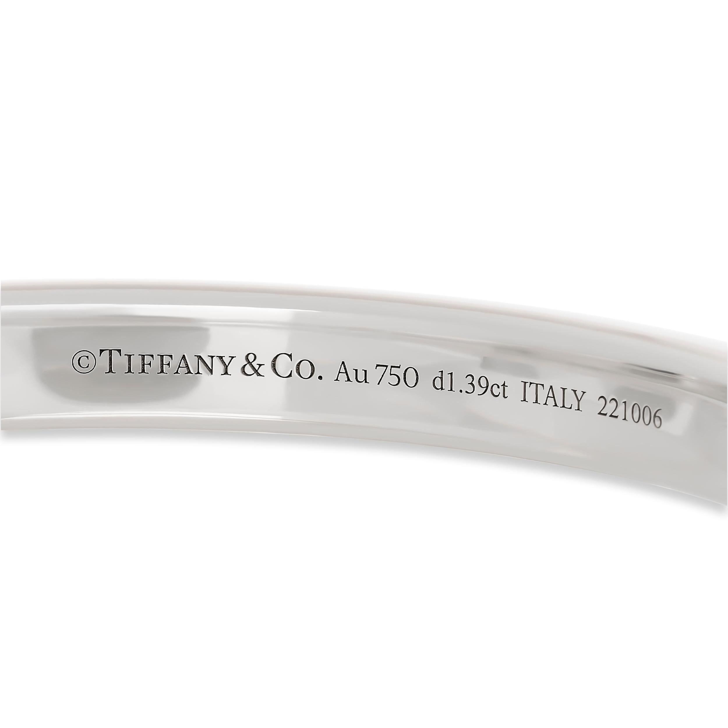 Tiffany & Co. 18K White Gold Diamond Lock Bangle Bracelet en Bueno estado para la venta en Philadelphia, PA