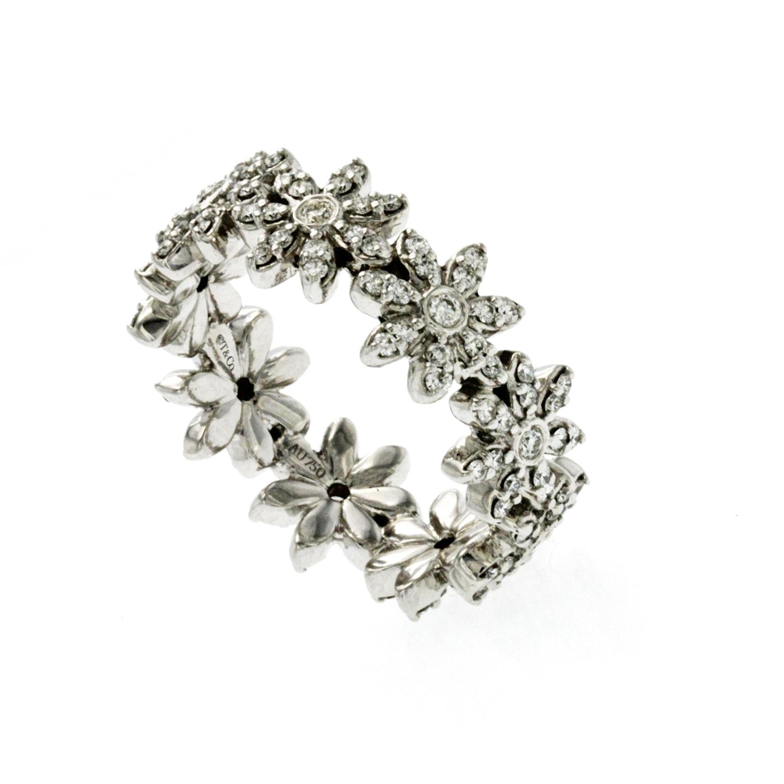18 Karat Weißgold Diamant Metro Gänseblümchenband Ring von Tiffany & Co. im Zustand „Hervorragend“ im Angebot in Los Angeles, CA