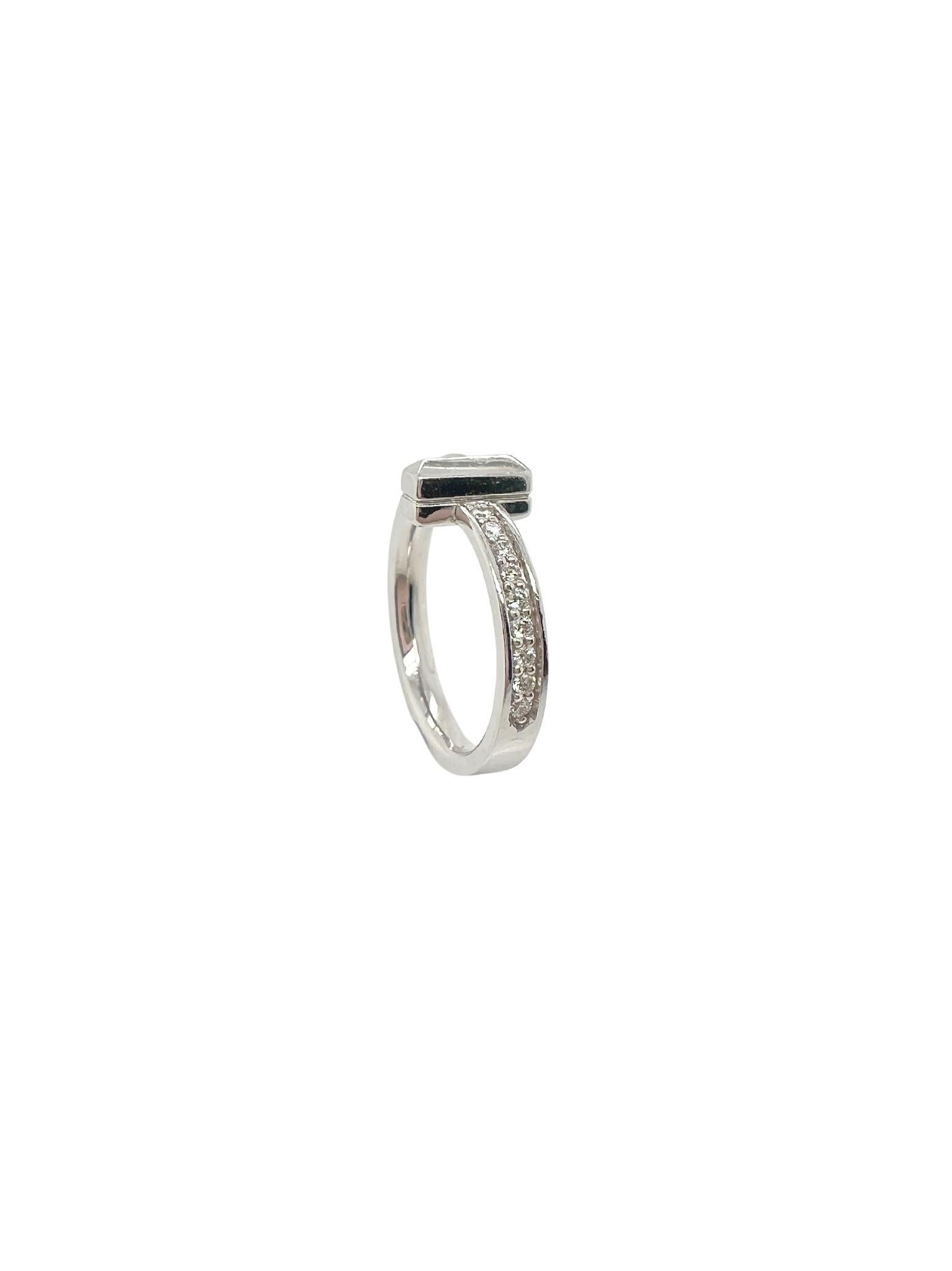 Tiffany & Co Anillo T de Diamantes en Oro Blanco de 18k en Excelente estado para la venta en New York, NY