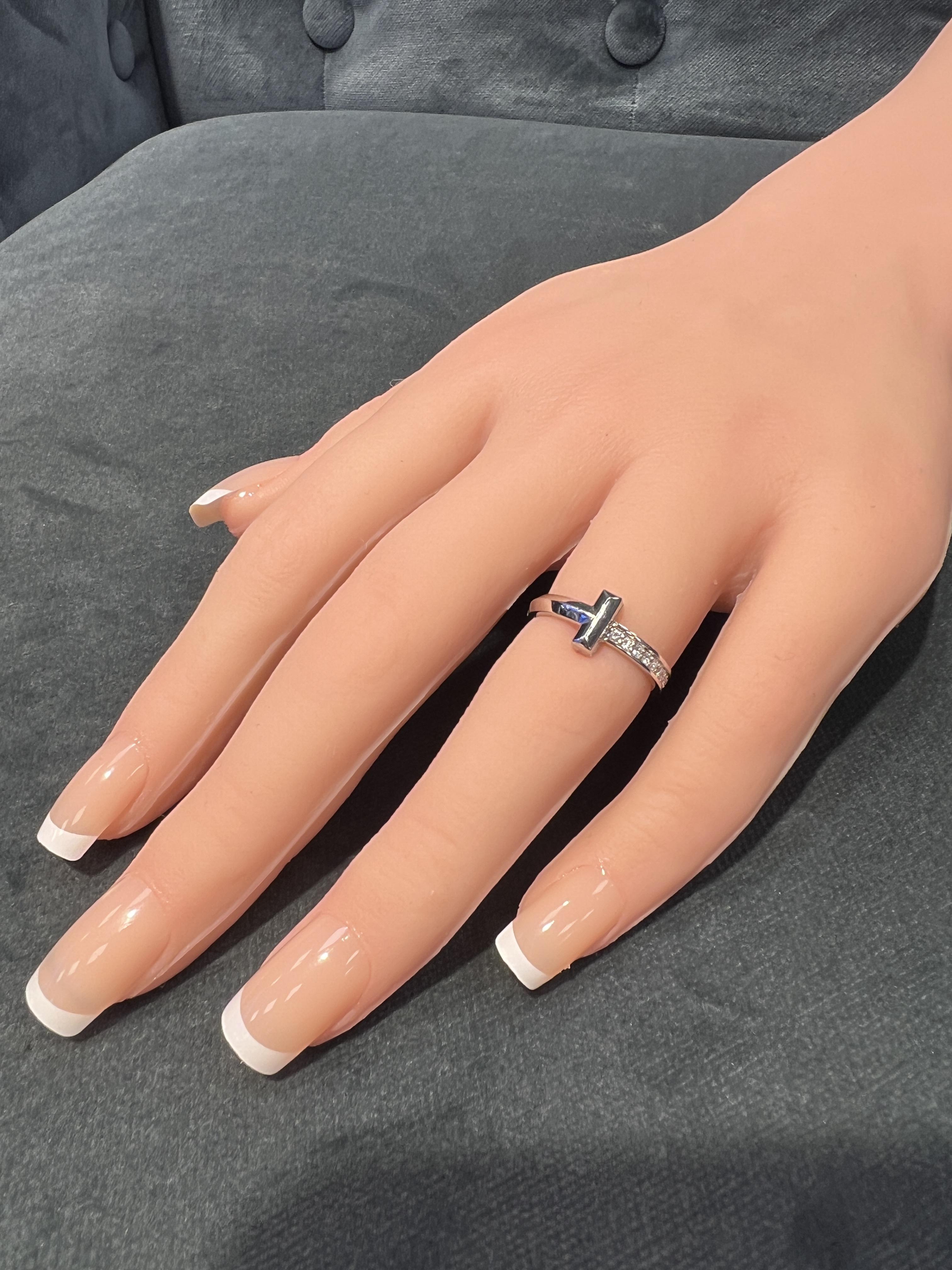 Tiffany & Co Anillo T de Diamantes en Oro Blanco de 18k en venta 1