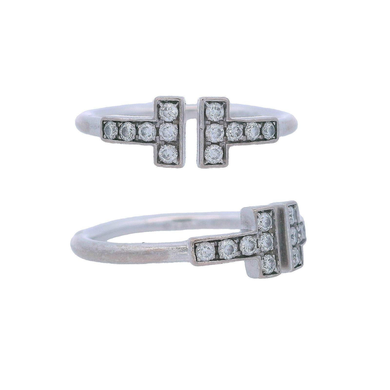 Tiffany & Co. 18k White Gold Diamond T Wire Ring Corte redondo en venta