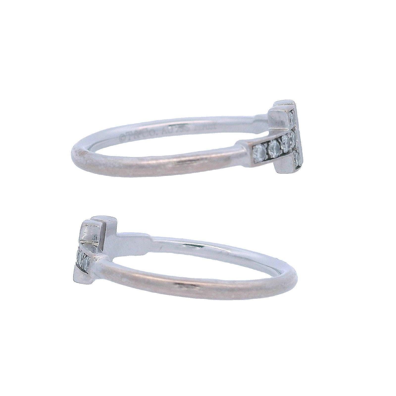 Tiffany & Co. 18k White Gold Diamond T Wire Ring en Bueno estado para la venta en Aventura, FL