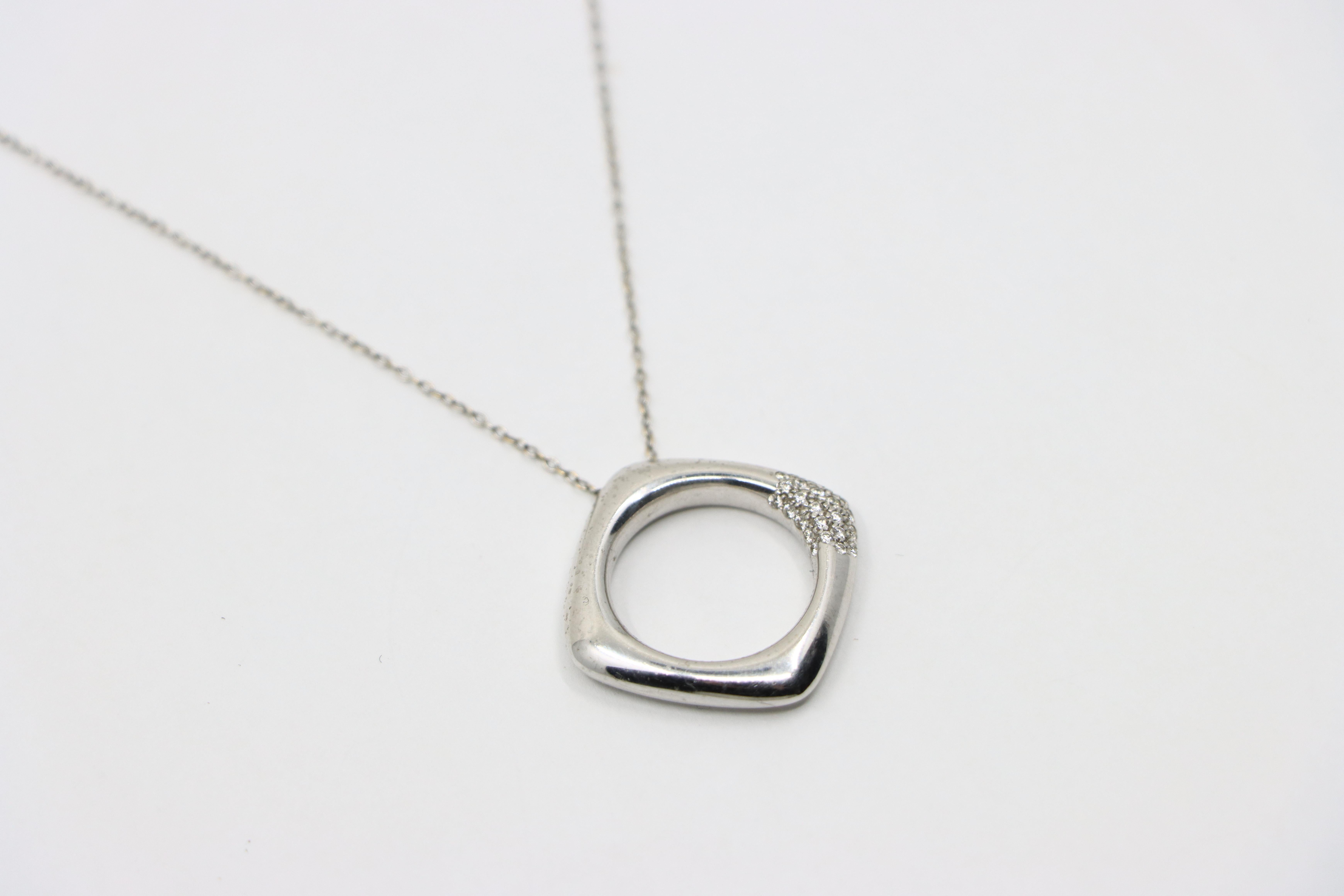 da uomo o donna Collana con ciondolo quadrato con diamanti in oro bianco 18 carati di Tiffany & Co. in vendita