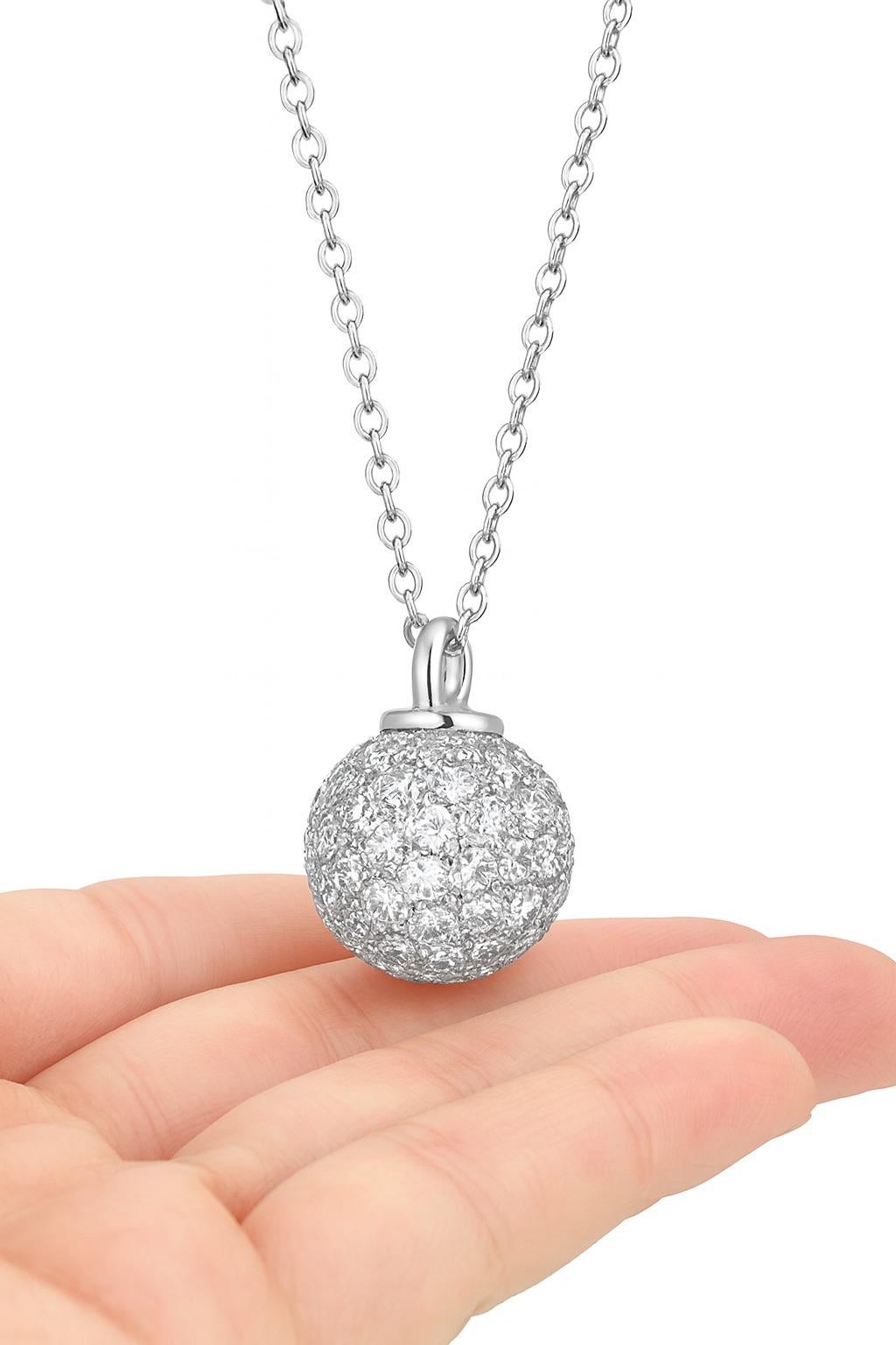 Tiffany & Co. Collier à pendentifs en or blanc 18 carats pavé de diamants Ball

Cette authentique pièce de Tiffany & Co. Le collier HardWear a été entretenu directement chez Tiffany & Co. Le fermoir à ressort d'origine a été remplacé par un fermoir