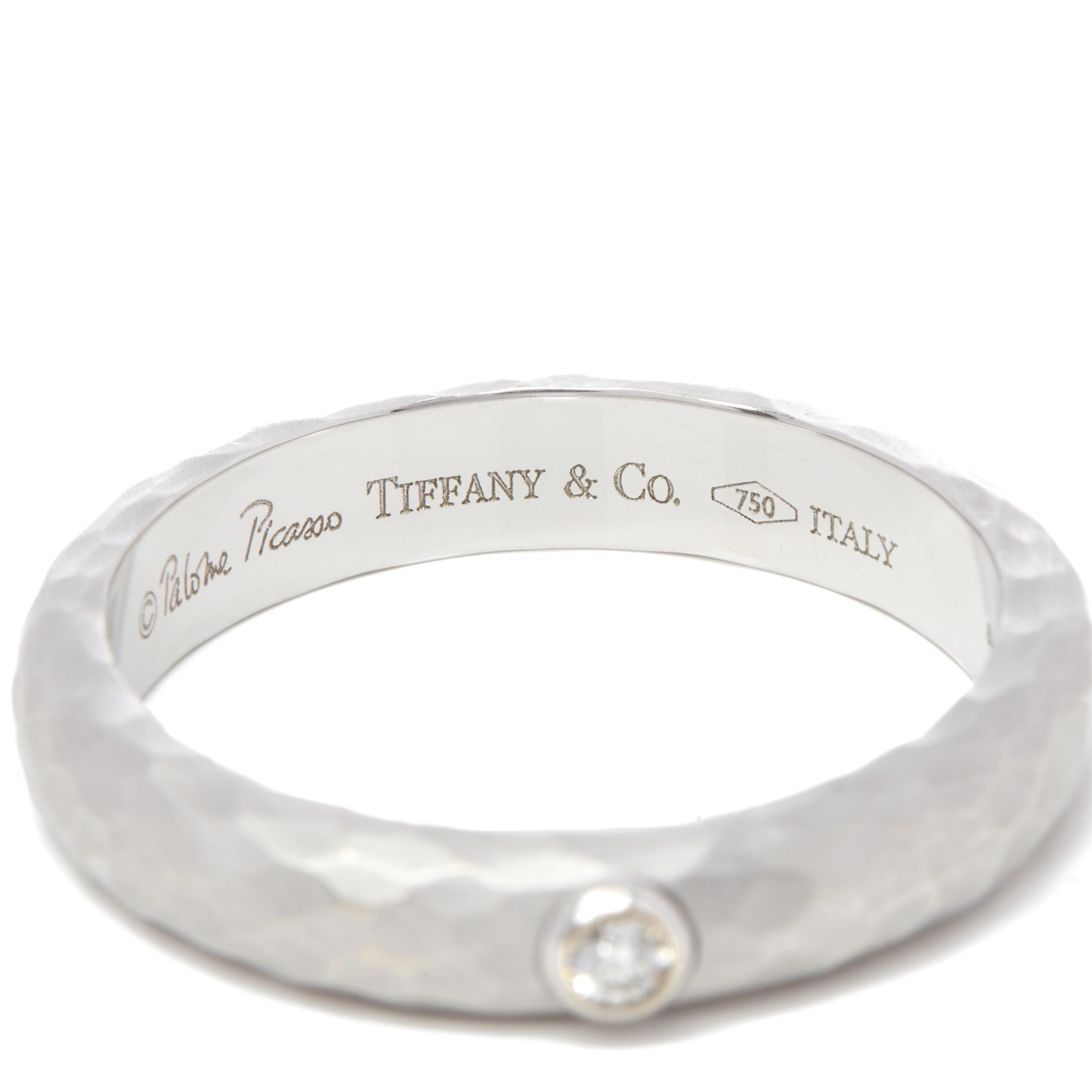 Tiffany &Co Anillo de diamantes solitario Paloma Picasso de oro blanco de 18 quilates con acabado martillado en Excelente Estado en Bishop's Stortford, Hertfordshire