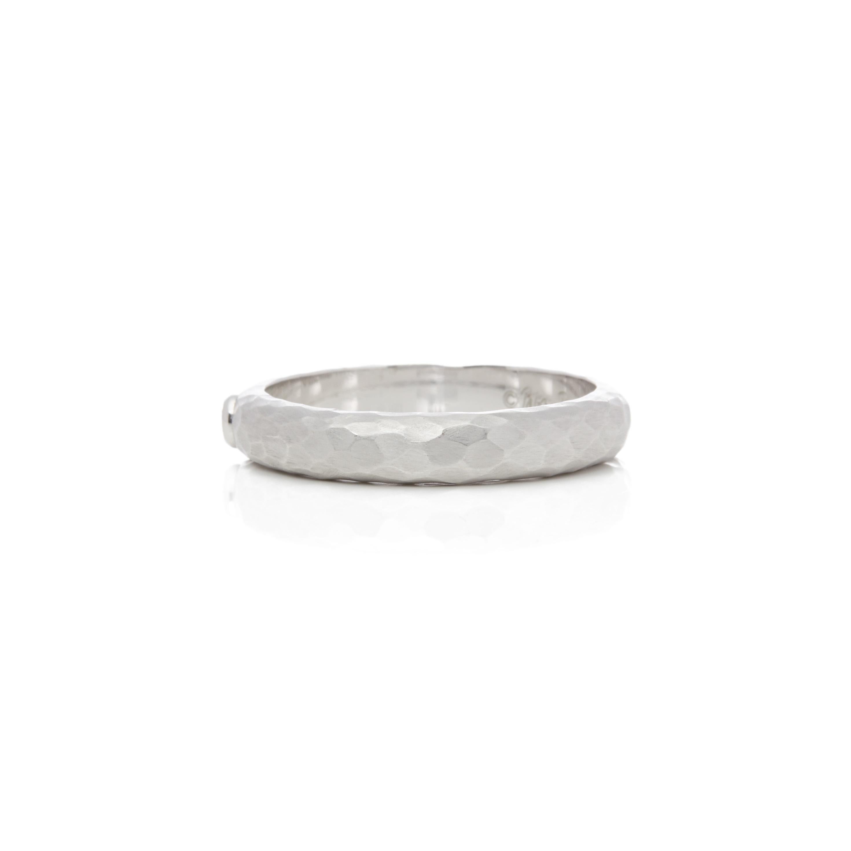 Tiffany &Co Anillo de diamantes solitario Paloma Picasso de oro blanco de 18 quilates con acabado martillado 2