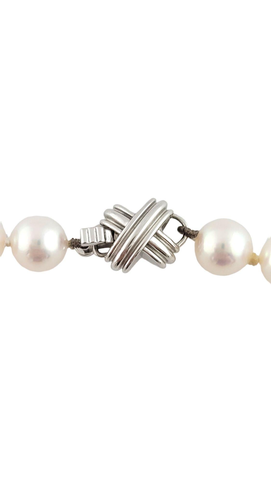 Vintage Tiffany & Co. Collier de perles en or blanc 18K

Magnifique collier Tiffany en or blanc 18K avec 58 belles perles !

Perles d'environ 7,2 mm chacune. Blanc avec une nuance de rose

Longueur : 18.5