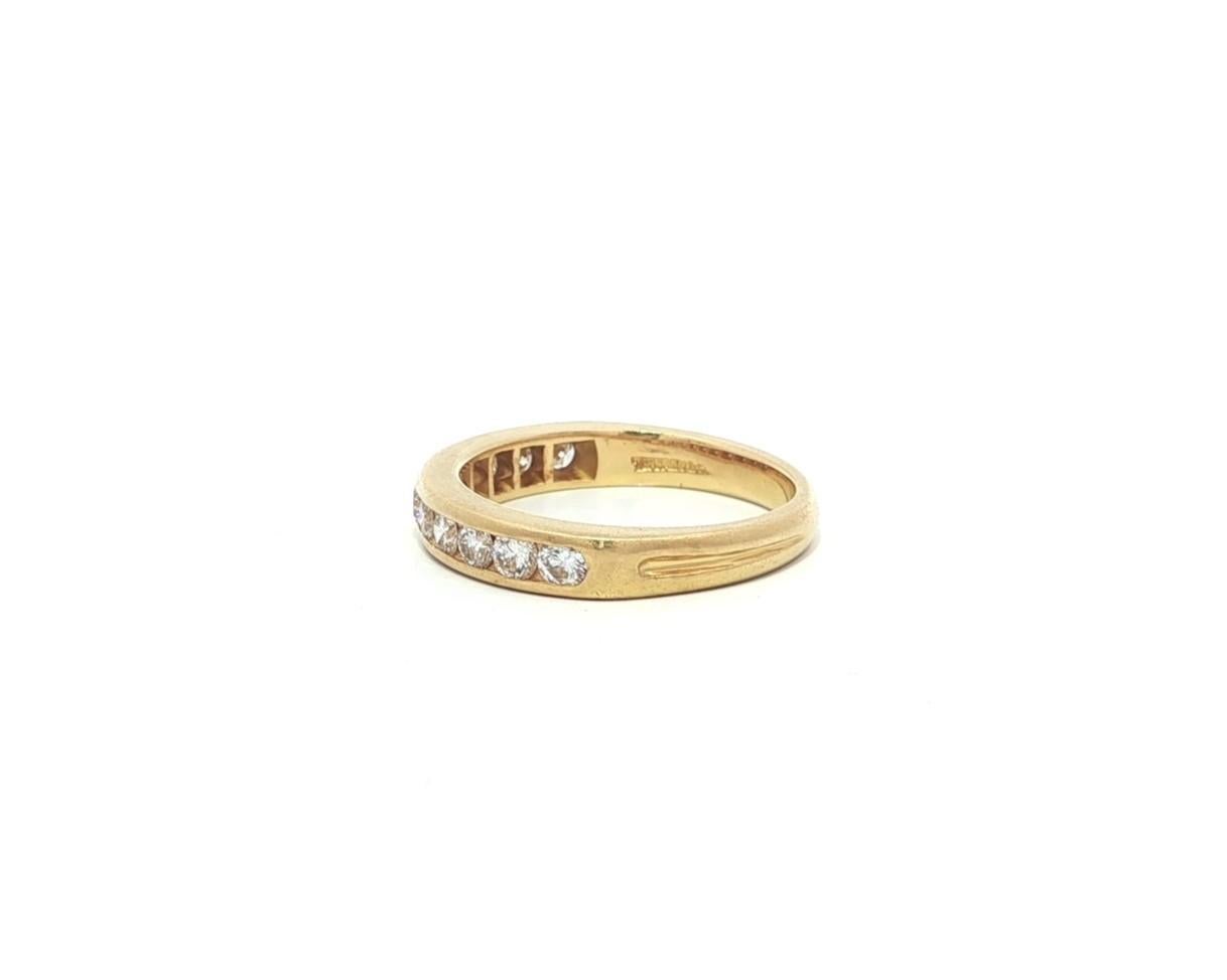 Anello a fascia con diamanti incastonati Tiffany & Co. in oro giallo 18 carati da 0,35 ct. in vendita 5