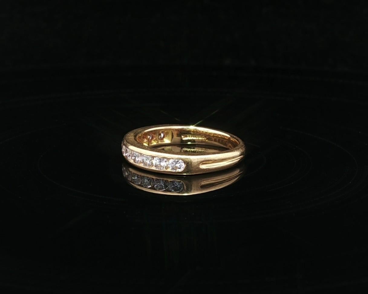 Anello a fascia con diamanti incastonati Tiffany & Co. in oro giallo 18 carati da 0,35 ct. In condizioni buone in vendita a Montclair, NJ
