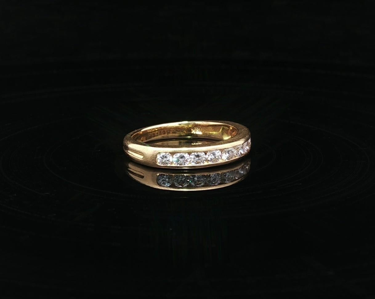 Donna Anello a fascia con diamanti incastonati Tiffany & Co. in oro giallo 18 carati da 0,35 ct. in vendita