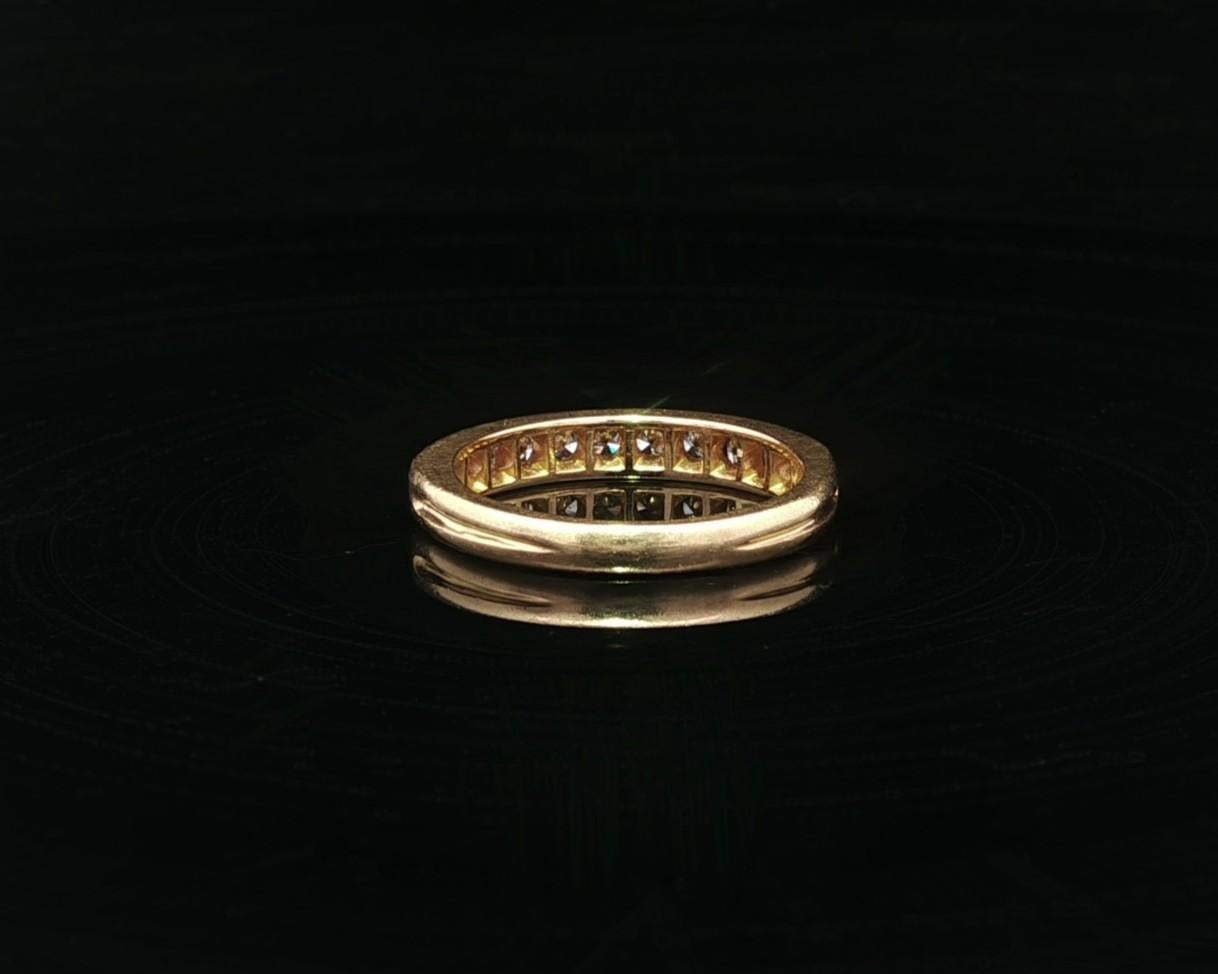 Anello a fascia con diamanti incastonati Tiffany & Co. in oro giallo 18 carati da 0,35 ct. in vendita 2