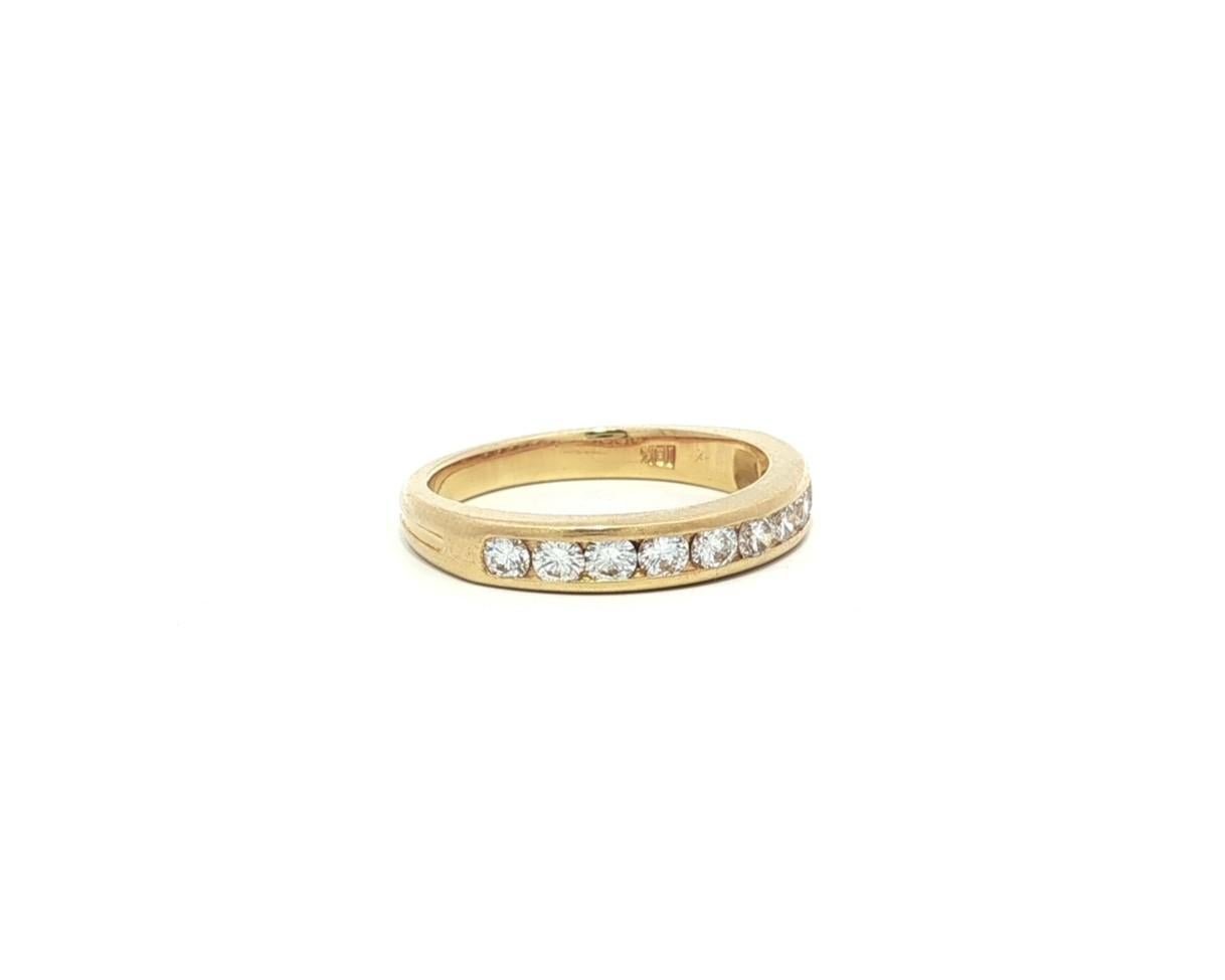 Anello a fascia con diamanti incastonati Tiffany & Co. in oro giallo 18 carati da 0,35 ct. in vendita 3