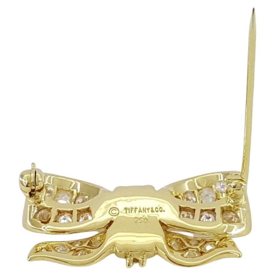Tiffany & Co. 18k Yellow Gold 1.71ct Round Cut Diamond Bow Ribbon Brooch / Pin In Excellent Condition For Sale In Rome, IT