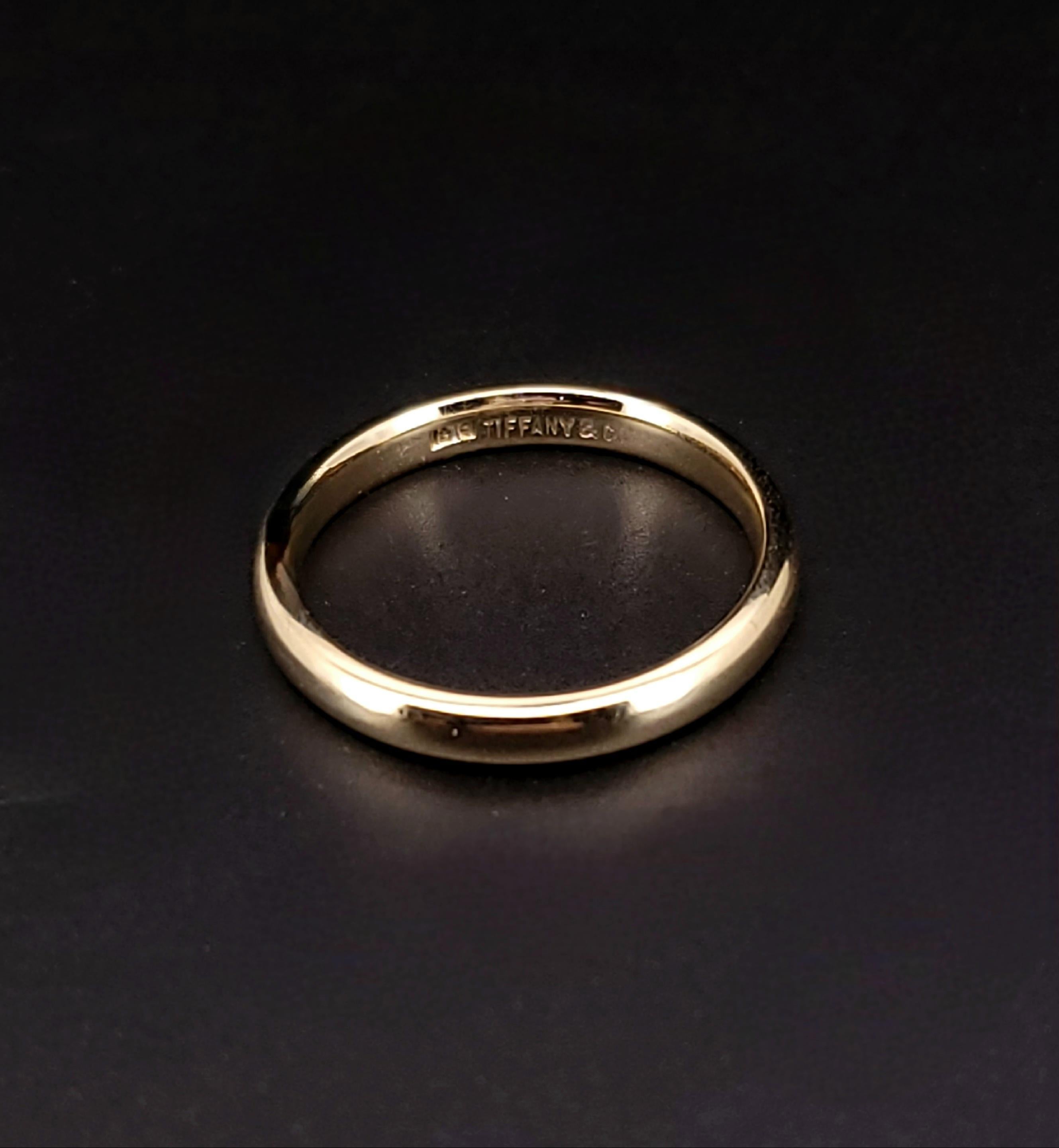 TIFFANY & Co. 18K Yellow Gold 3.00mm Wedding Band size 7.25
18K Yellow Gold
Ring size: 7.25
Wide: 3mm
Thickness: 1.7mm
Weight: 3.9gr