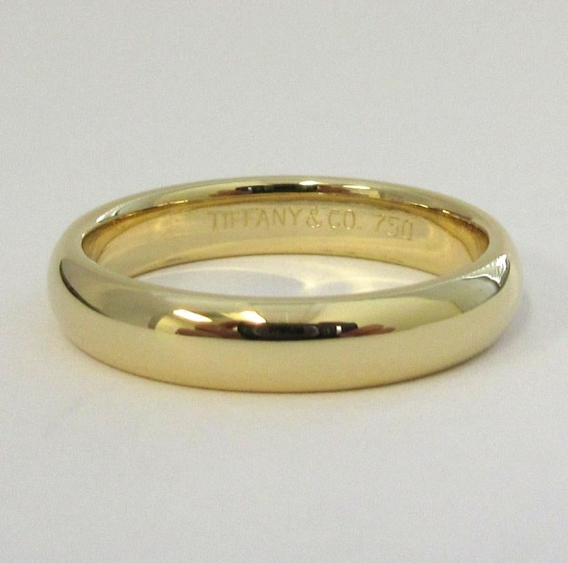 Tiffany & Co. 18k Yellow Gold Comfort Fit Wedding Band Ring In Excellent Condition For Sale In Los Angeles, CA