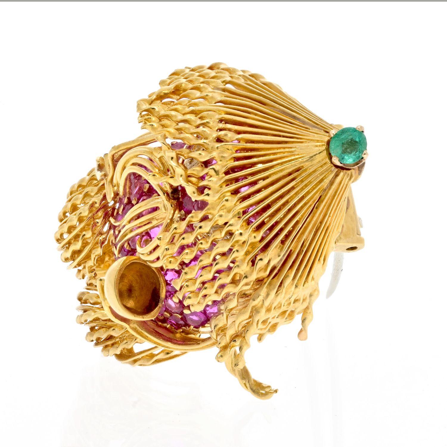 Tiffany & Co. 18K Yellow Gold A Man Eating Noodles Brooch In Excellent Condition For Sale In New York, NY