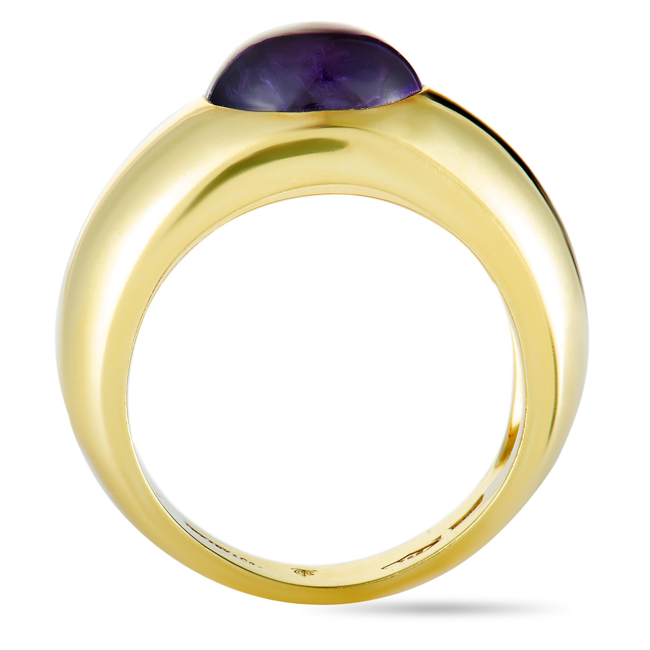 Offering a splendidly classy look with a distinct feminine appeal, this gorgeous Tiffany & Co. ring will add a charming touch to your ensembles. The ring is made of radiant 18K yellow gold and it is decorated with a lovely amethyst.
Ring Top