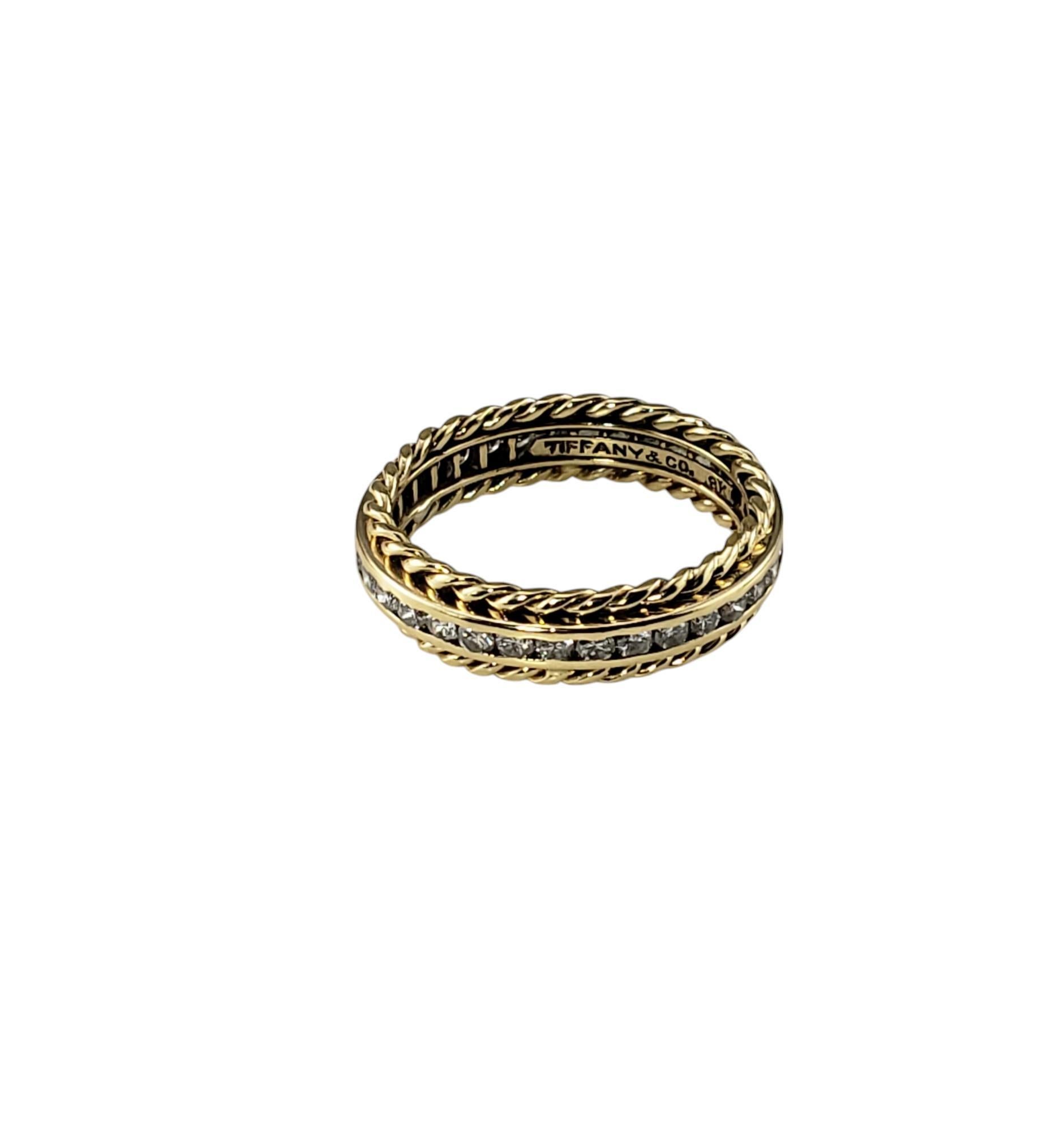 Tiffany & Co. Bague en or jaune 18K et diamants Taille 5.25

Ce bracelet d'éternité en diamant étincelant de Tiffany & Co. est réalisé en or jaune 18 carats magnifiquement détaillé.
Largeur : 5 mm.

Poids total approximatif des diamants : 0,60 -