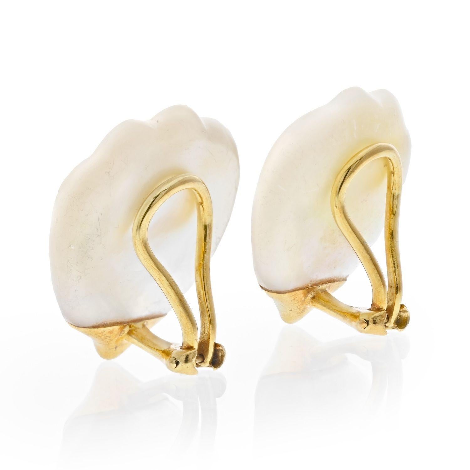 Tiffany & Co. Angela Cummings mother-of-pearl blossom clip-on earrings set in 18K yellow gold. There are two mother-of-pearl (20.0mm x 24.0mm), which are capped with high polish gold. Each earring measures 25.6mm x 24.0mm, with a total weight for