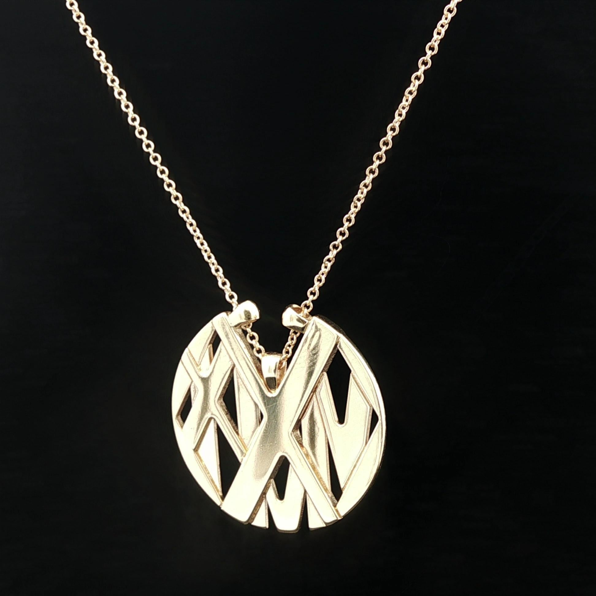 Tiffany & Co. 18k Yellow Gold Atlas Disc Pendant Necklace w/ Original Box In Good Condition For Sale In Montclair, NJ