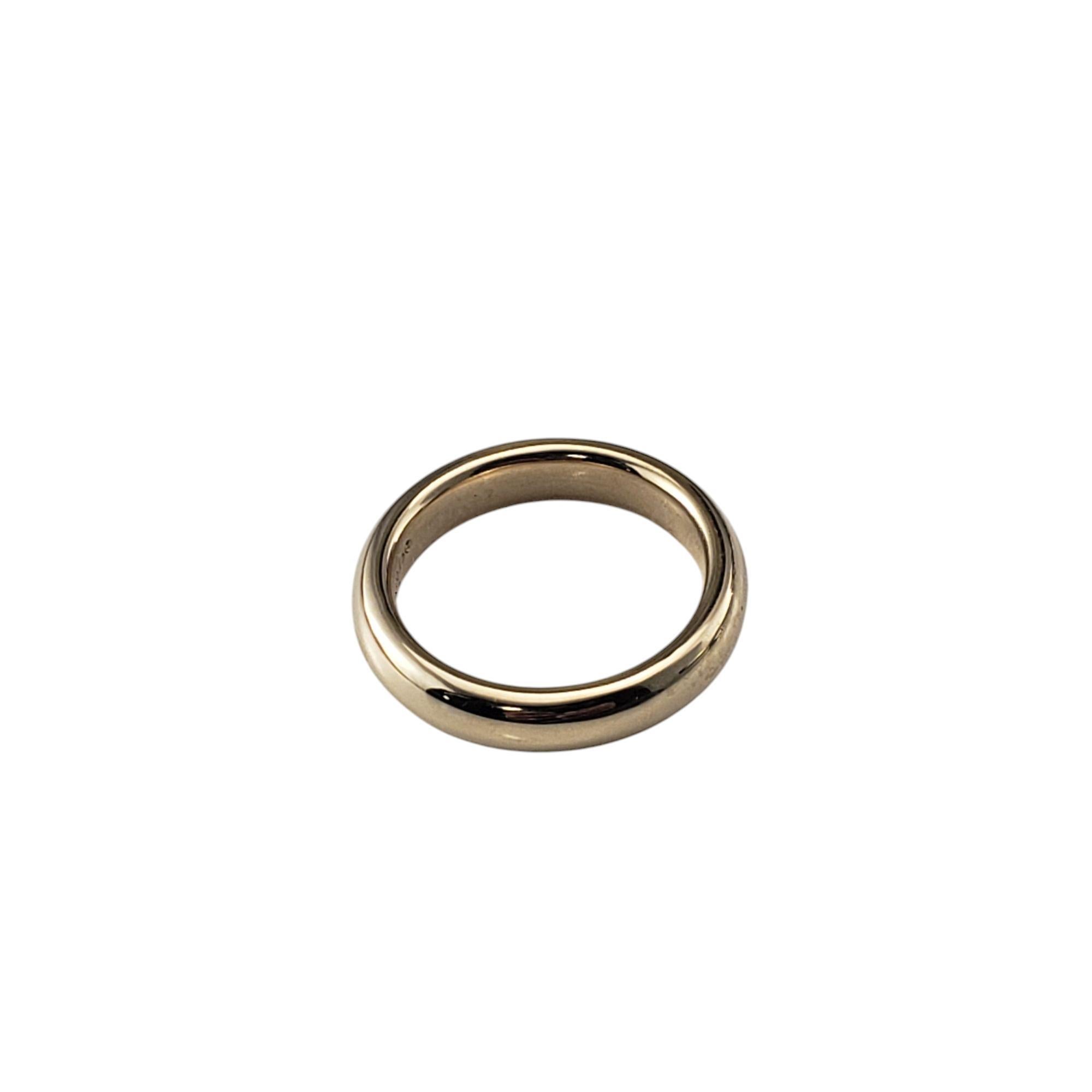 Tiffany & Co. 18K Yellow Gold Band Ring Size 5.25

This elegant 18K yellow gold band by Tiffany & Co. provides a bold yet refined experience. 

Width: 4 mm.

Weight: 3.7 dwt./ 5.8 gr.

Ring Size: 5.25

Stamped: 18K

Very good condition,