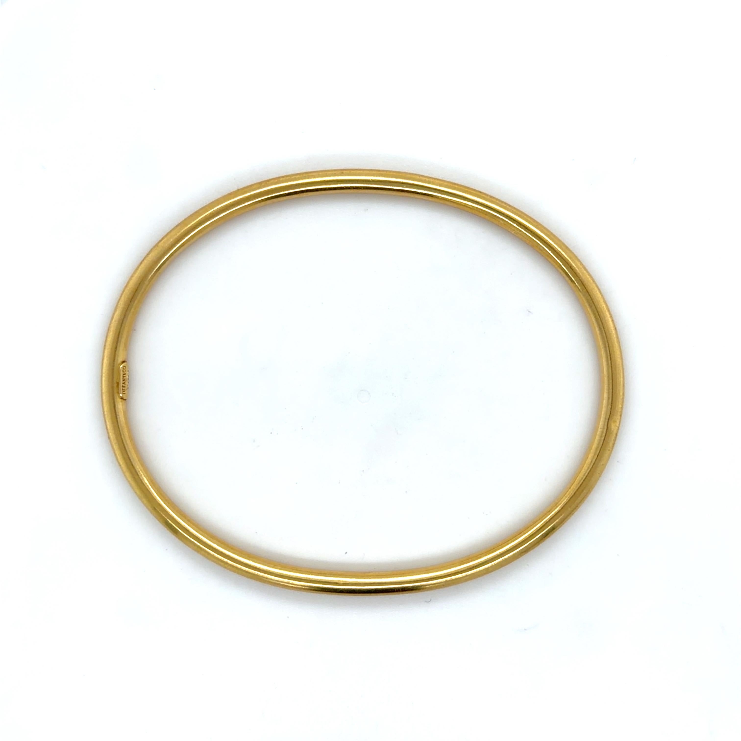 Femenino o masculino Tiffany & Co., 18K Yellow Gold Bangle Bracelet en venta