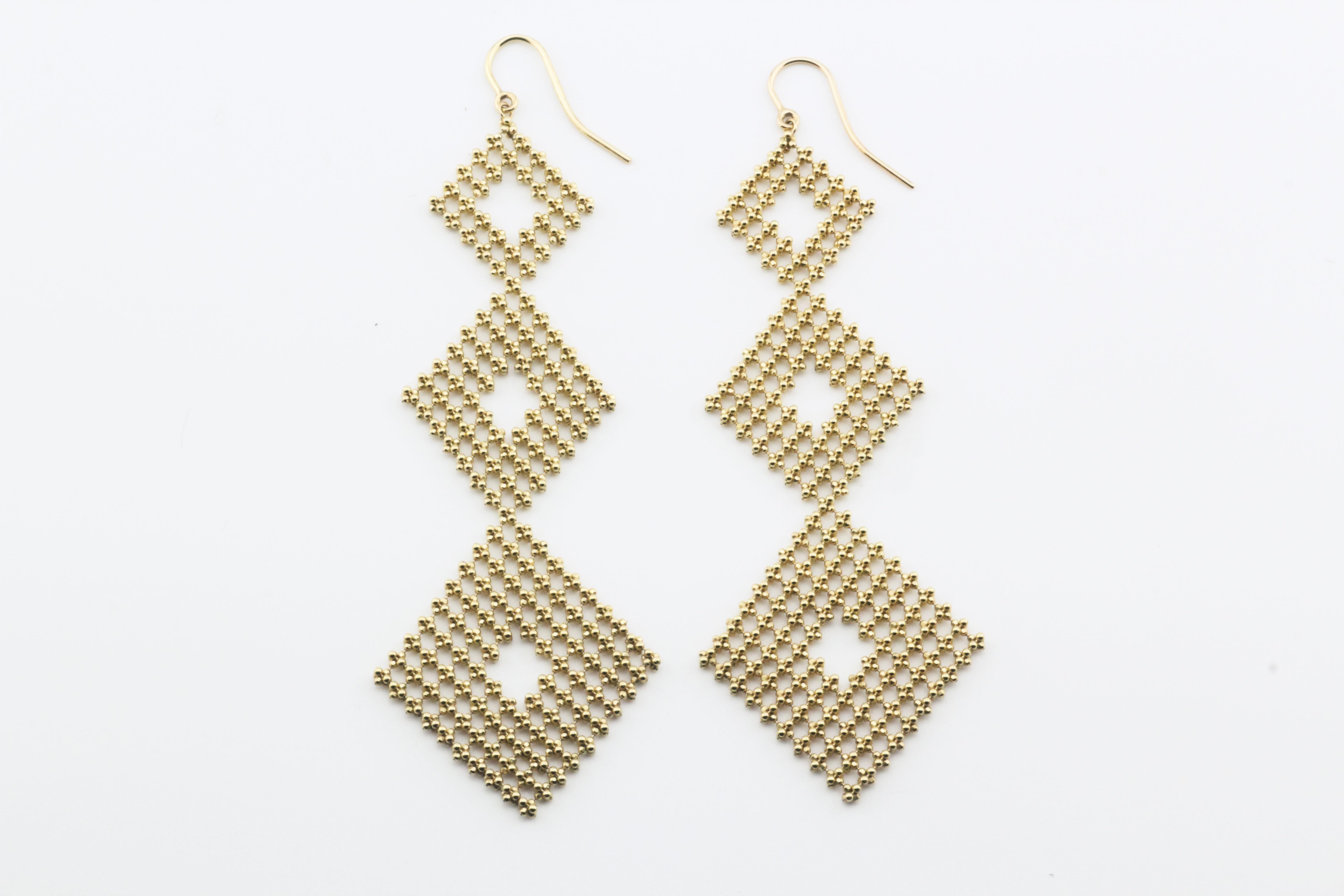 Tiffany & Co. 18K Yellow Gold Bead Mesh Long Drop Earrings In Good Condition In Simpsonville, SC
