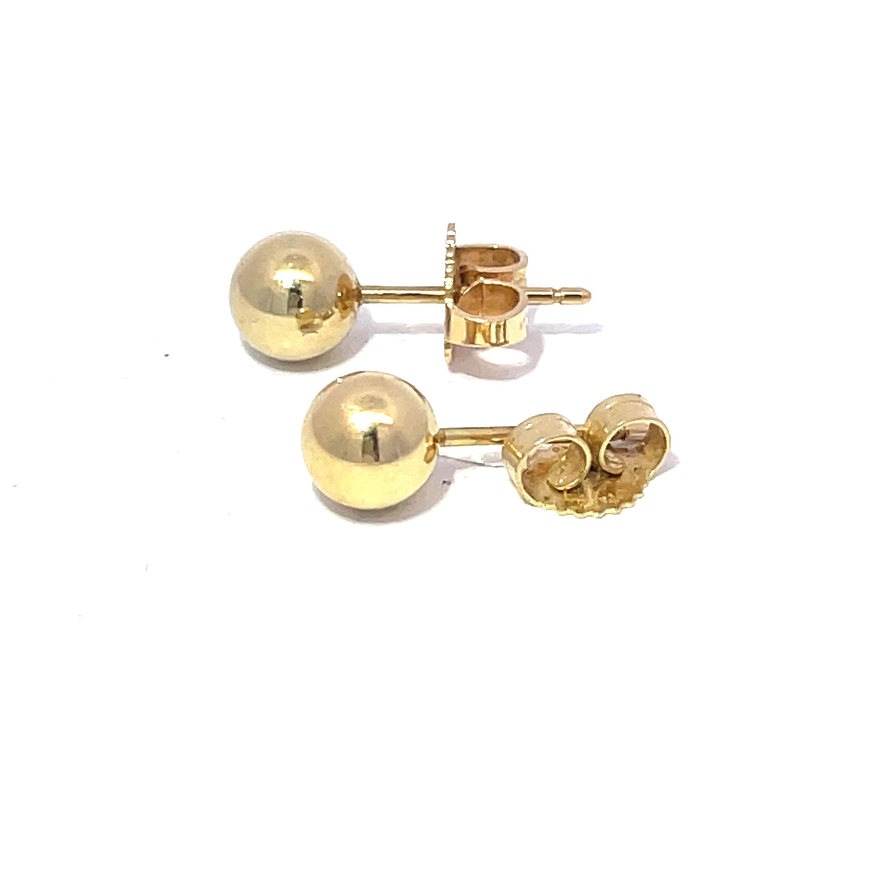 Pendientes Tiffany & Co. de oro amarillo de 18 quilates con bola de cuentas en Excelente estado para la venta en New York, NY
