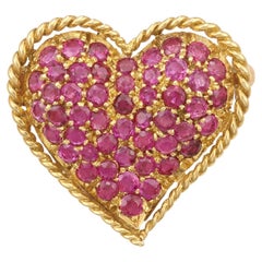 Broche Tiffany & Co. de oro amarillo de 18 quilates con rubíes talla redonda