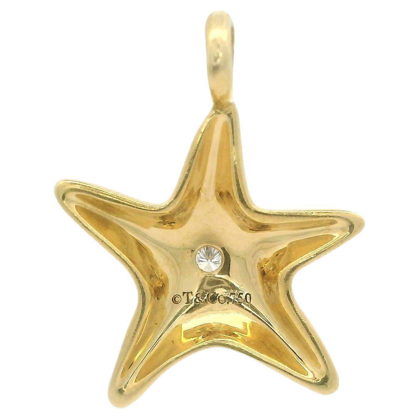 --Pierre(s) :...
(1) Diamant naturel véritable - taille brillant rond - serti clos

MATERIAL : Or jaune 18k massif
Poids : 1.9 grammes
Chaîne : non incluse
Largeur : 15 mm (0,59