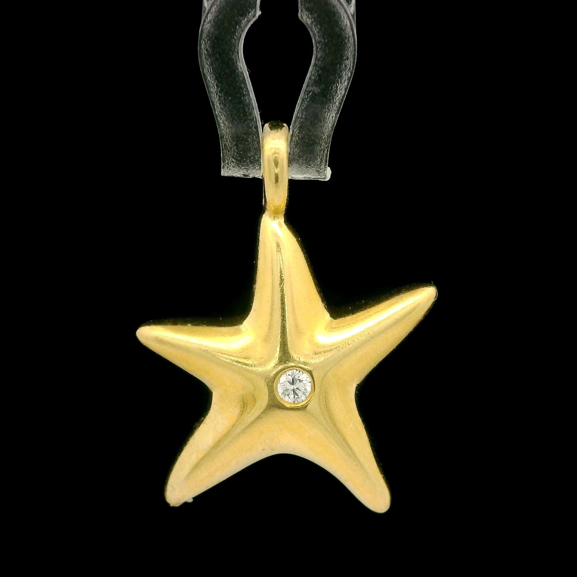 Taille brillant Tiffany & Co. Pendentif breloque étoile de mer en or jaune 18 carats serti de diamants en vente