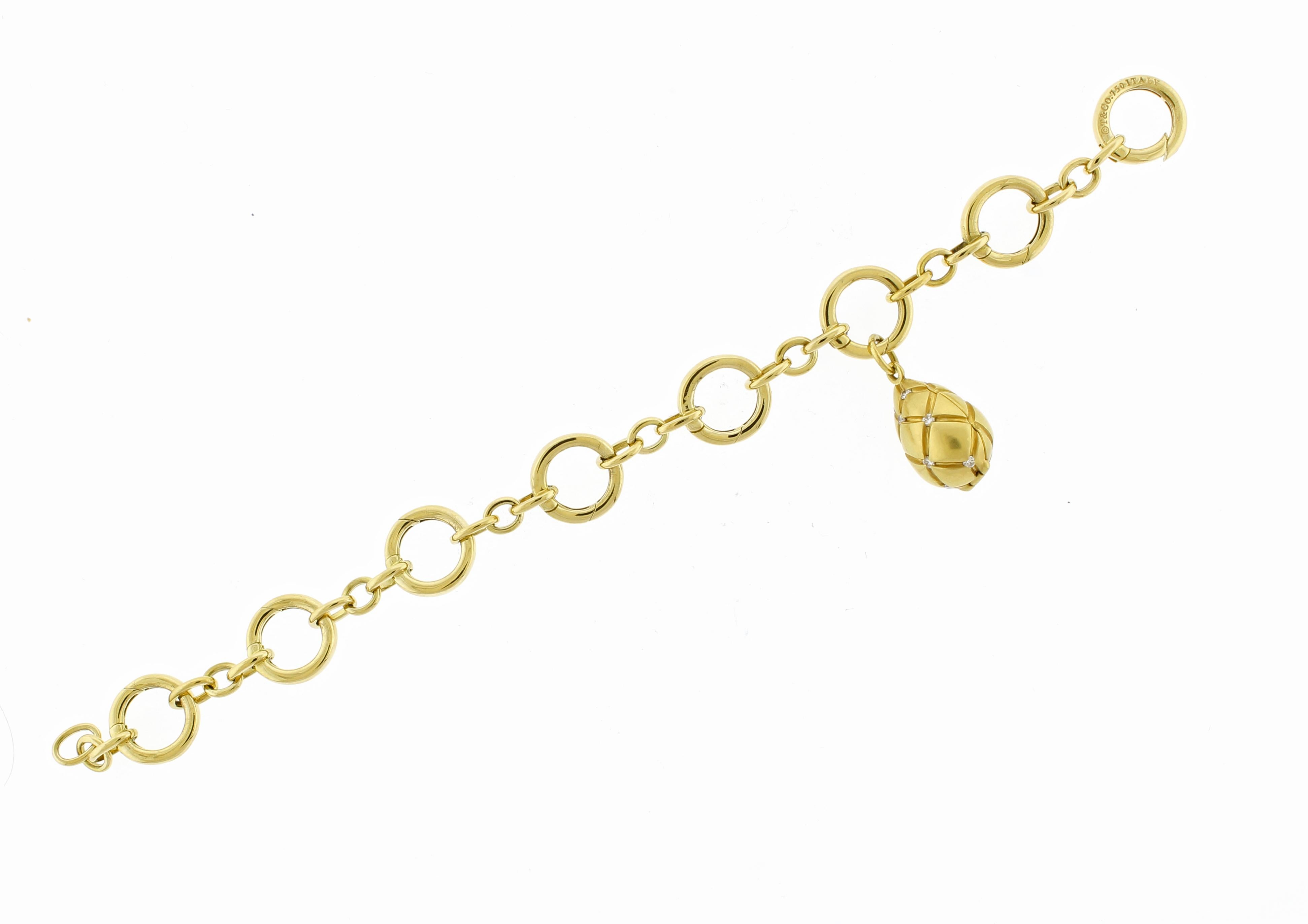 Taille ronde Tiffany & Co. 18k Yellow Gold Charm Bracelet with Diamond Egg Locket en vente