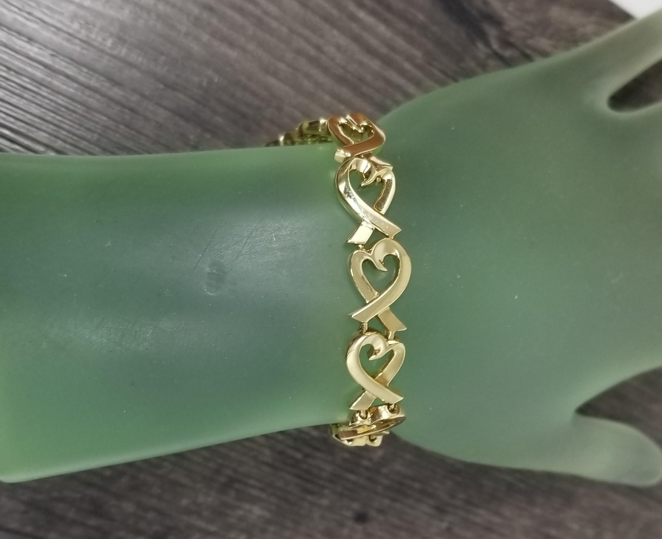 AUTHENTIC! Tiffany & Co 18k Yellow Gold Classic Loving Heart Picasso Bracelet In Excellent Condition For Sale In Los Angeles, CA