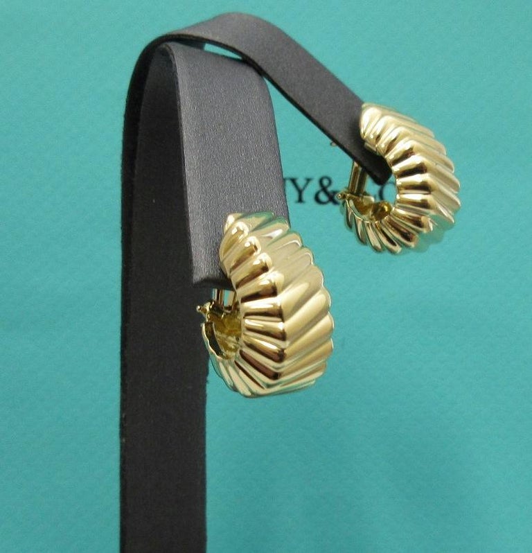 Tiffany and Co. 18k Yellow Gold Cordis Hoop Earrings For Sale at 1stDibs