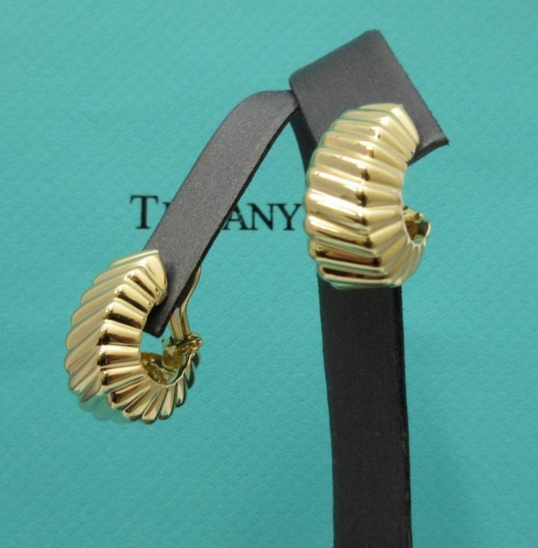 Tiffany and Co. 18k Yellow Gold Cordis Hoop Earrings For Sale at 1stDibs