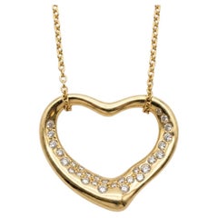 Collier Tiffany & Co. avec pendentif en forme de cœur ouvert en or jaune 18 carats serti de diamants