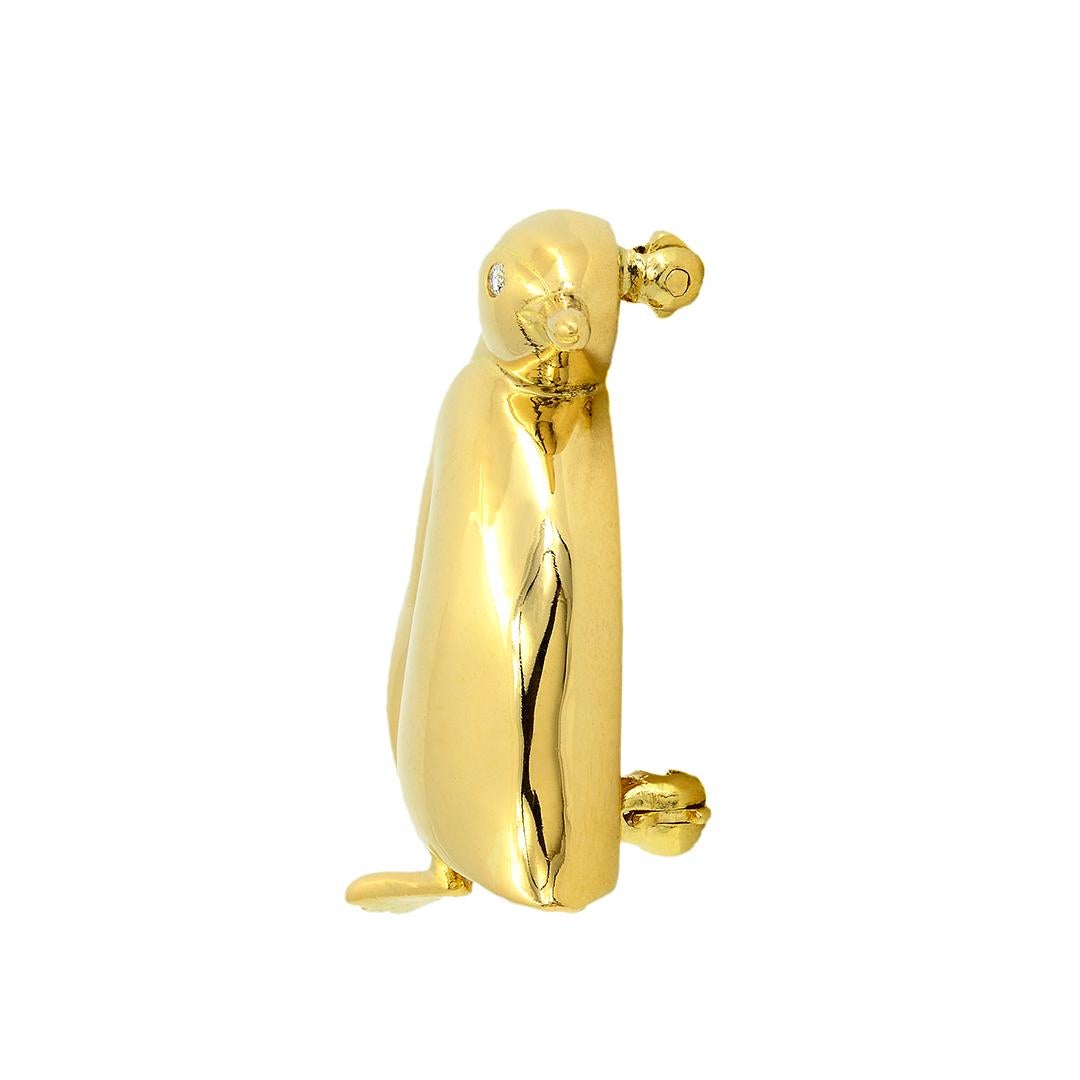 From Tiffany & Co, this 18 karat polished yellow gold penguin pin features a diamond eye. The pin is stamped “1988 Tiffany & Co” on the back.
-	18k Yellow Gold
-	Diamond Eye 
-	1”x 3/4”
-	Circa 1988