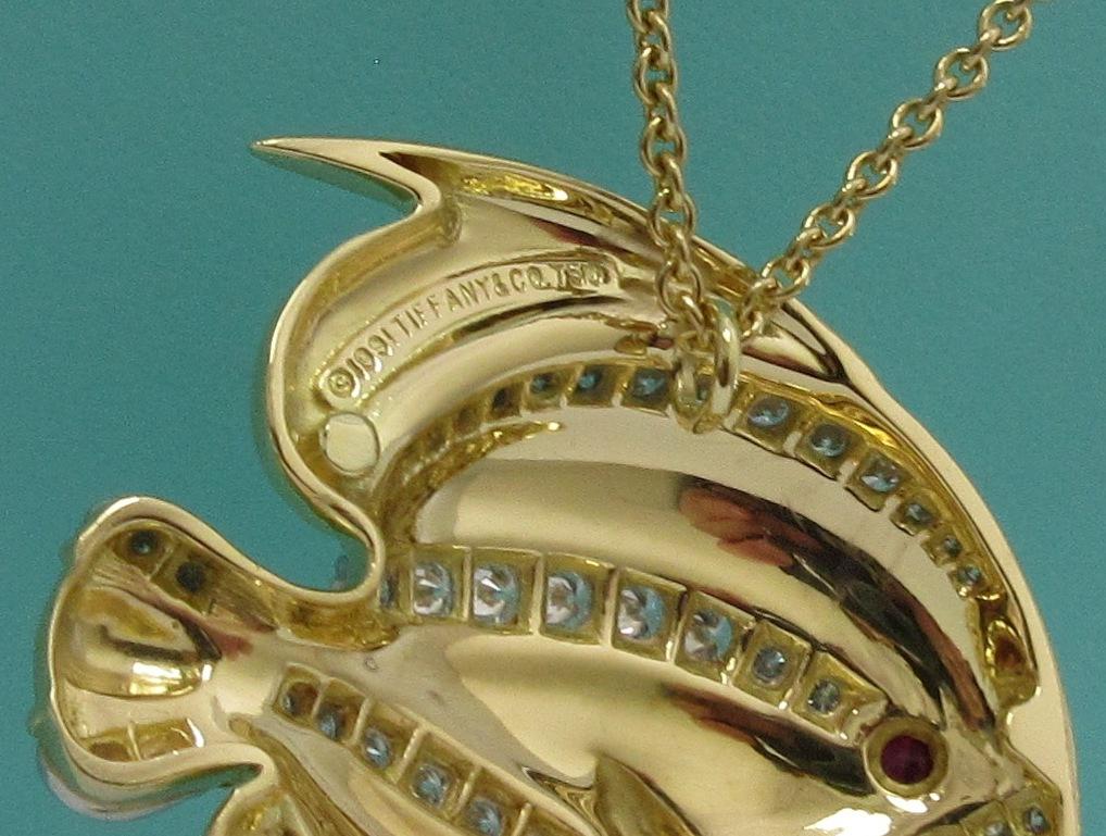 TIFFANY & Co. 18K Yellow Gold Diamond Ruby Fish Pendant Necklace Large For Sale 3