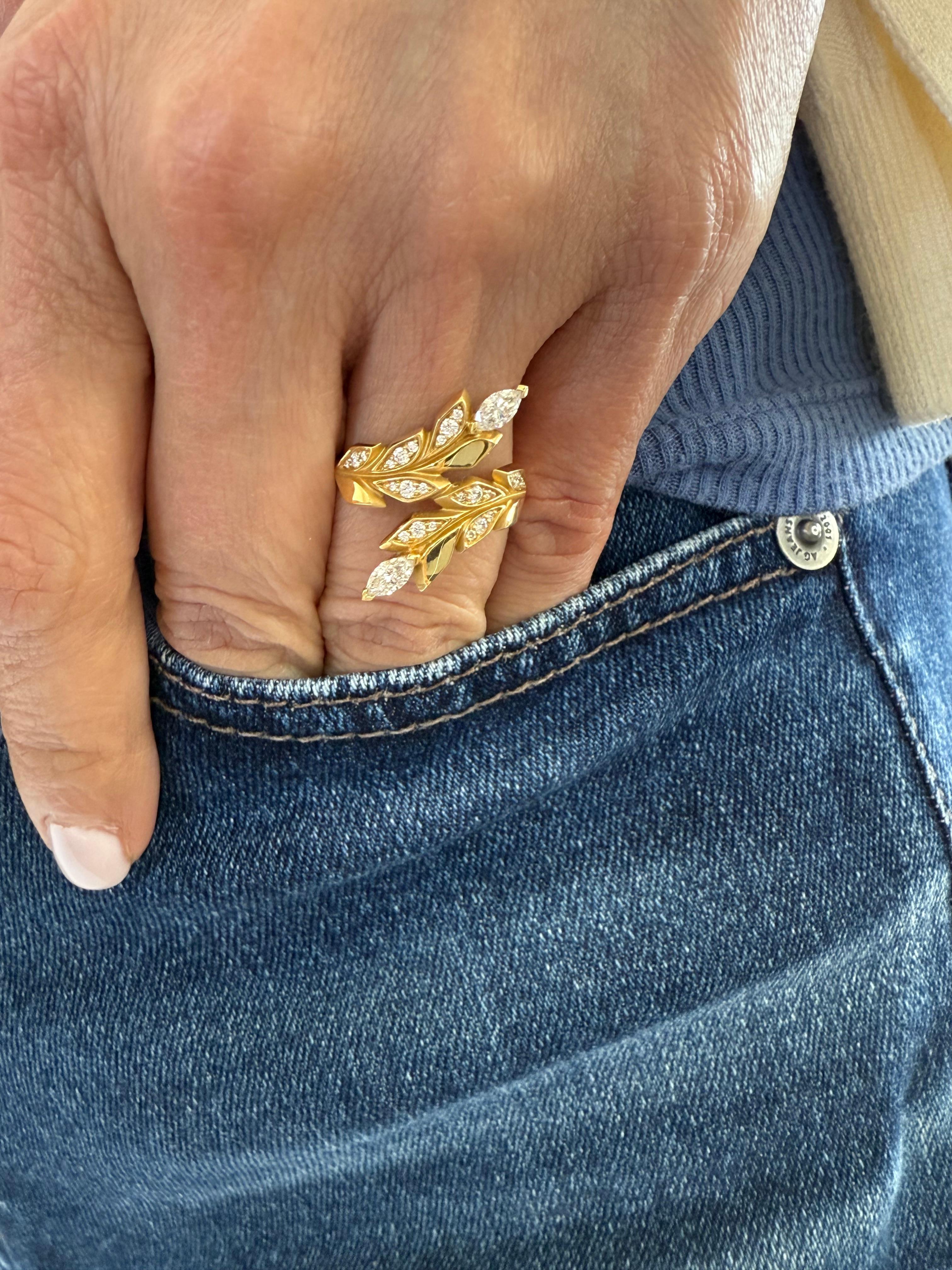 Femenino o masculino Tiffany & Co Anillo de oro amarillo de 18 quilates con diamantes Victoria Co. en venta