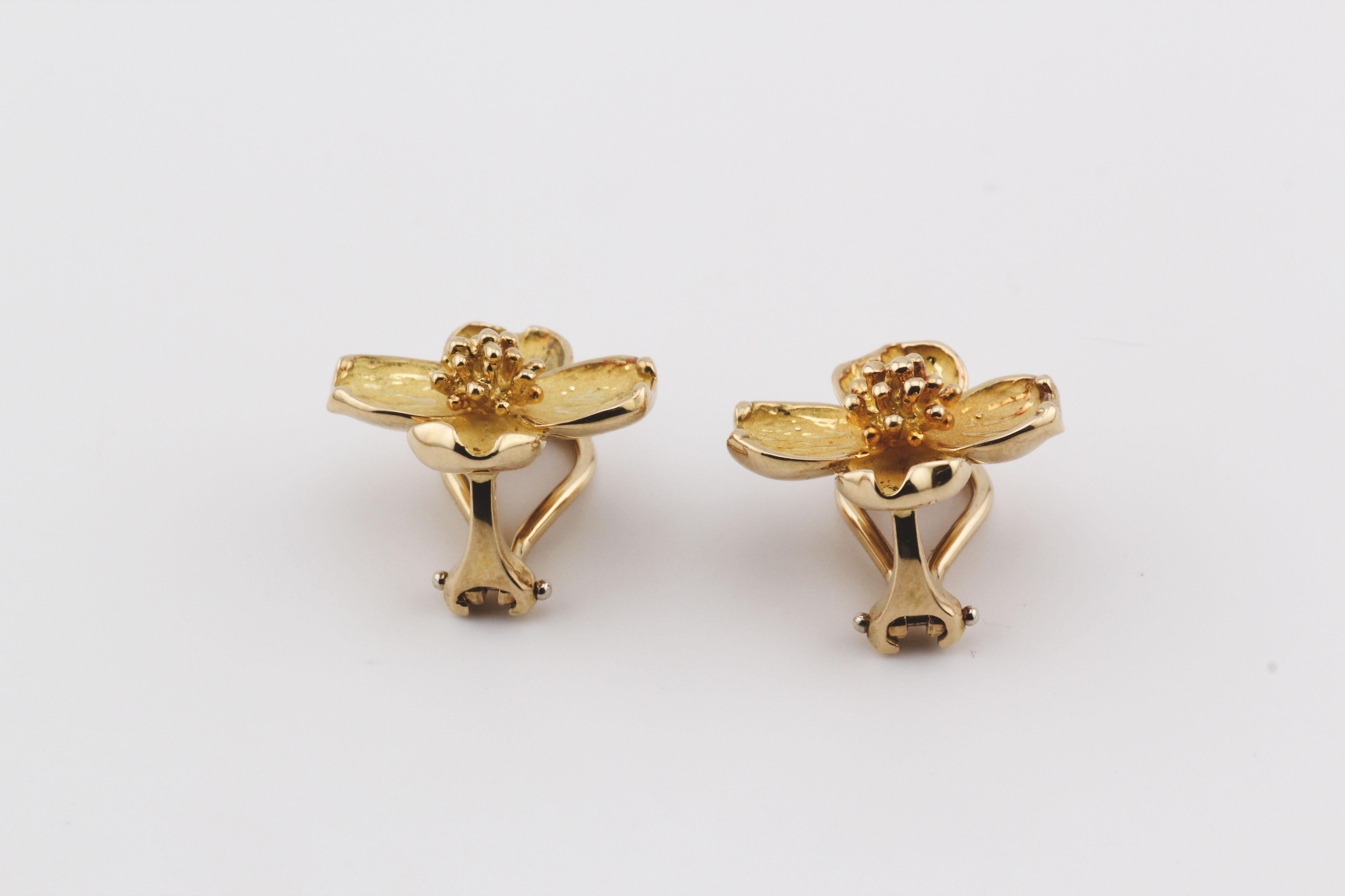 Tiffany & Co. 18K Yellow Gold Dogwood Flower Earrings In Good Condition In Simpsonville, SC