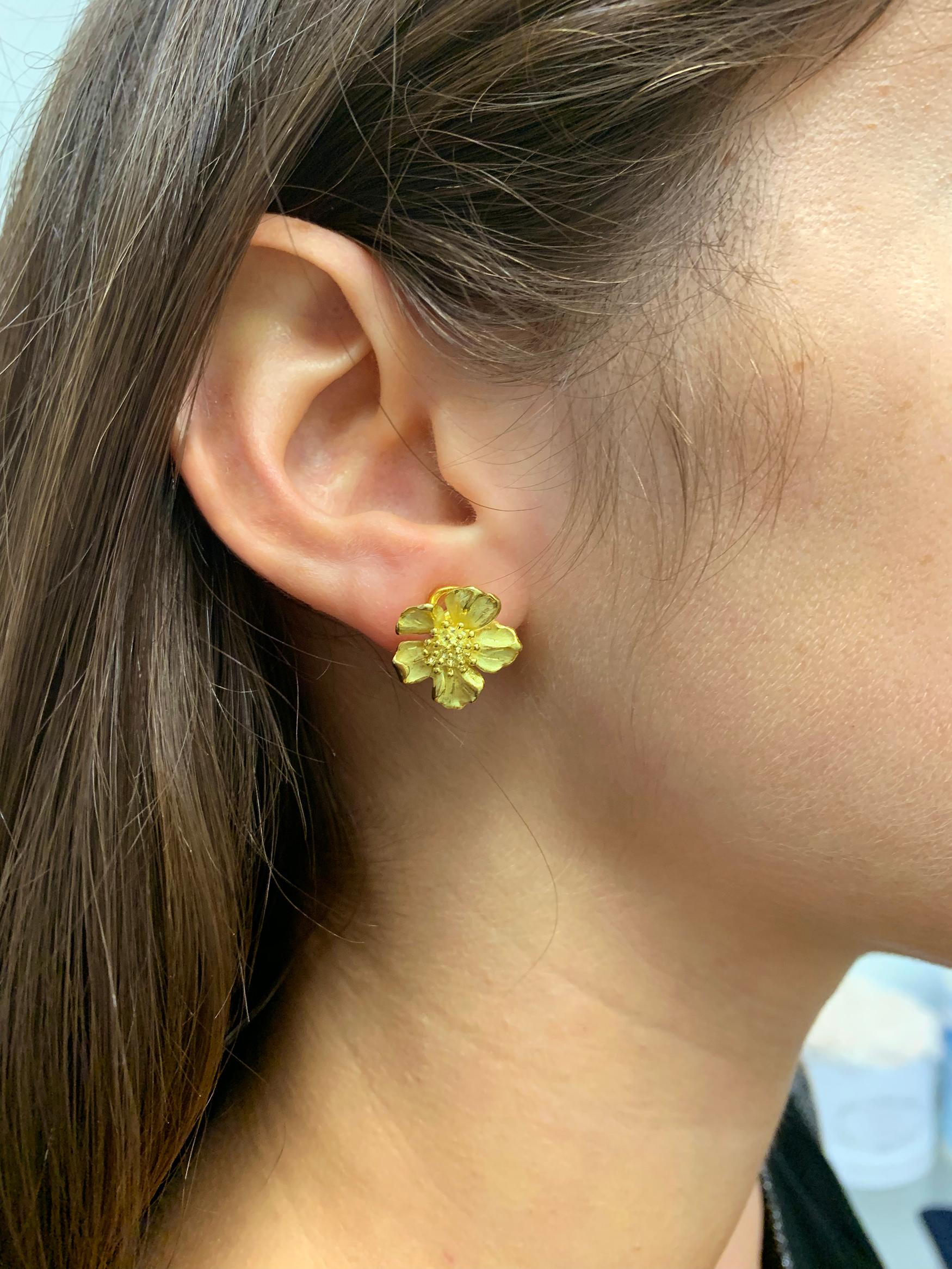 18k gold flower earrings