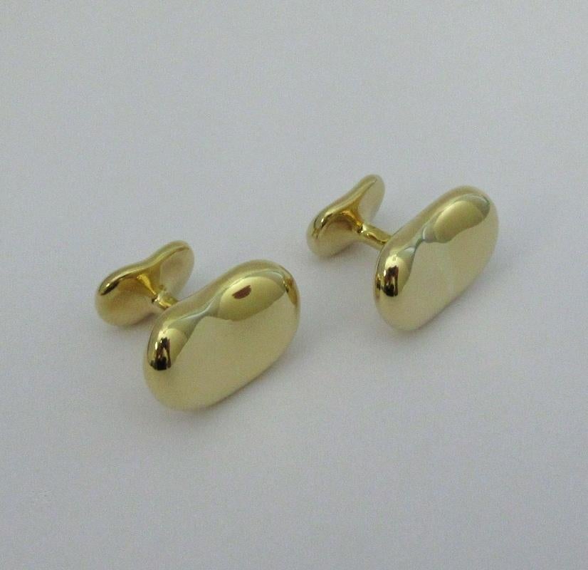 TIFFANY & Co. 18K Yellow Gold Elsa Peretti Bean Cuff Links Cufflinks  In Excellent Condition For Sale In Los Angeles, CA