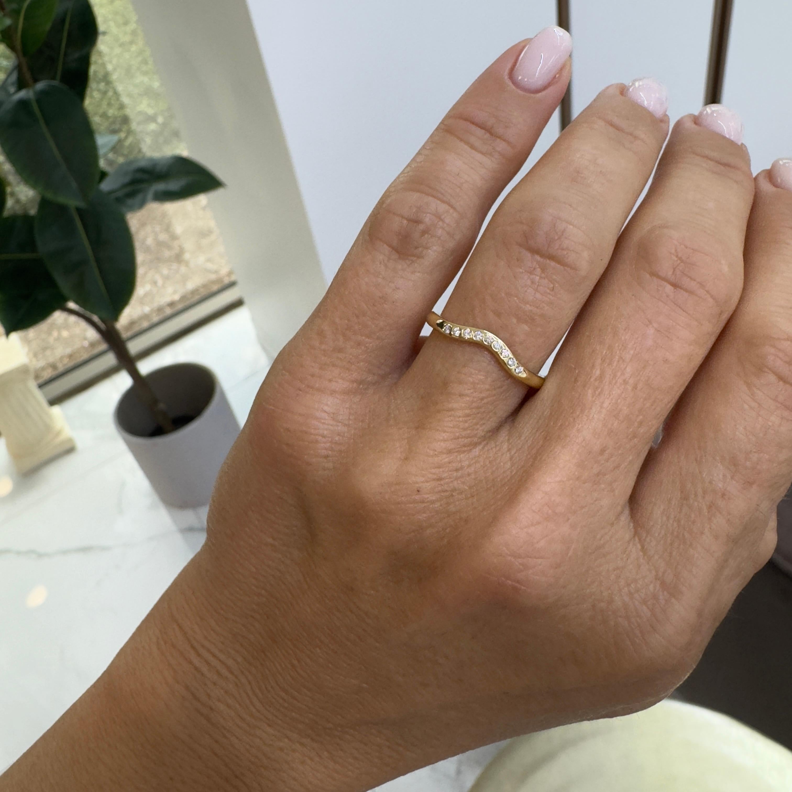 Tiffany & Co 18K Yellow Gold Elsa Peretti Curved Diamond Wedding Band Ring For Sale 4