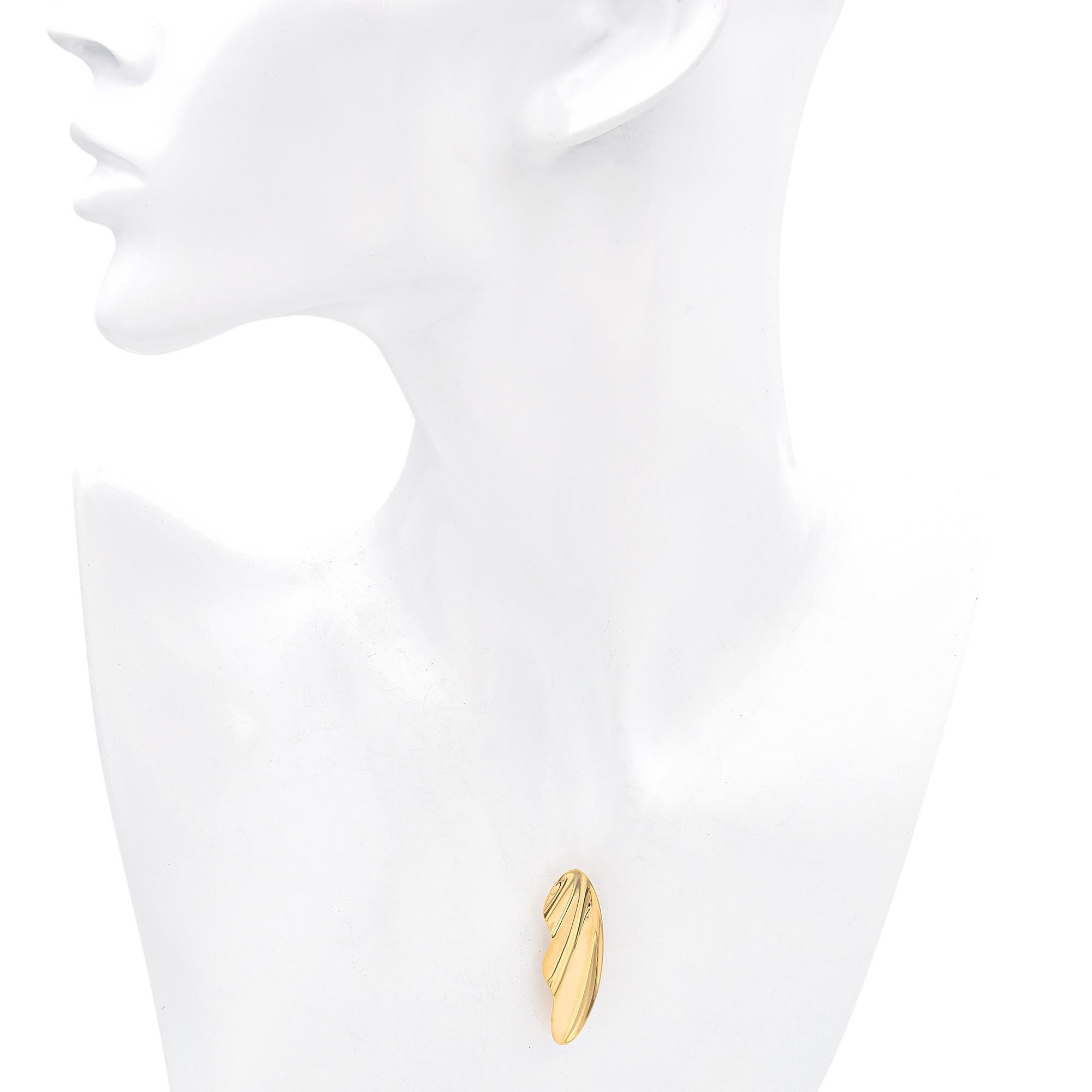 Ciondolo verticale Elsa Peretti for Tiffany & Co. in oro giallo 18 ct. In condizioni buone in vendita a New York, NY